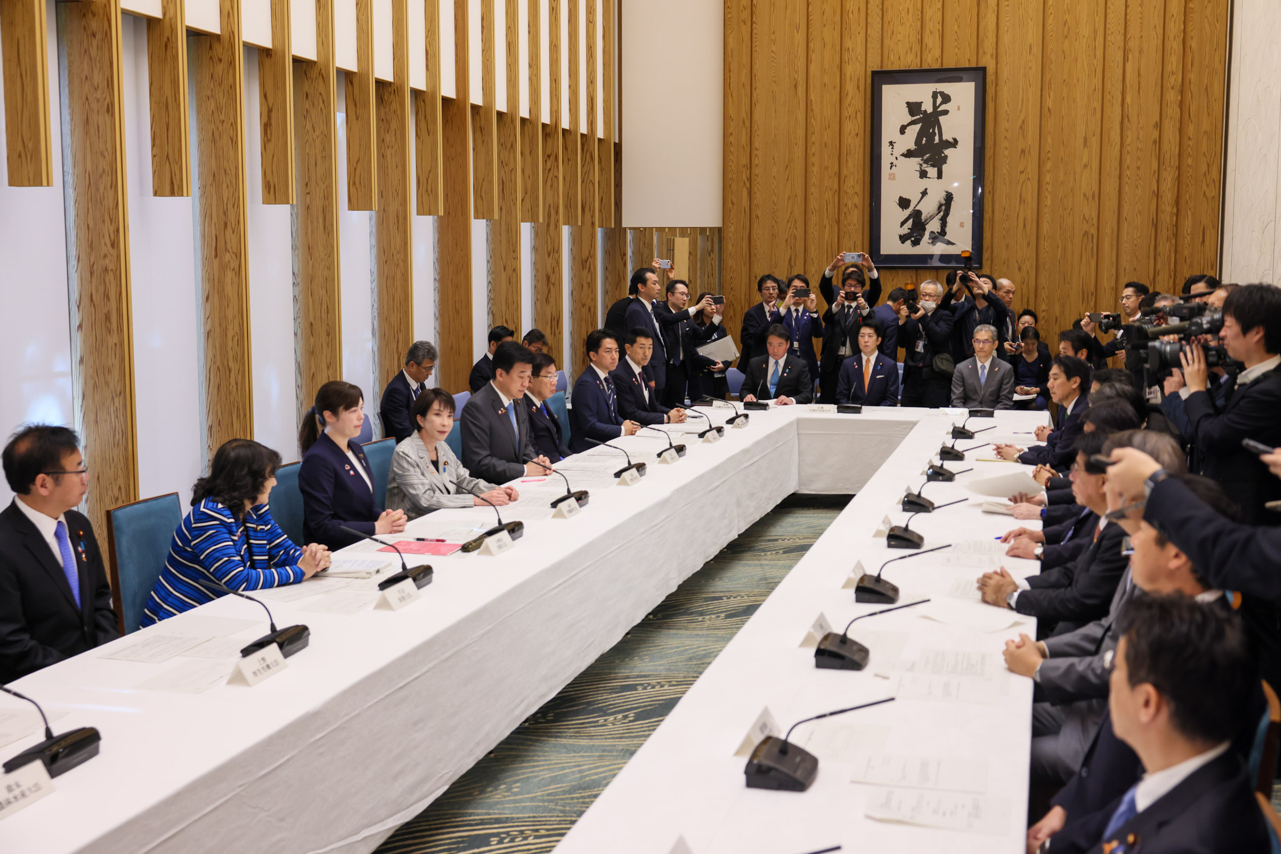 会議のまとめを行う高市総理２