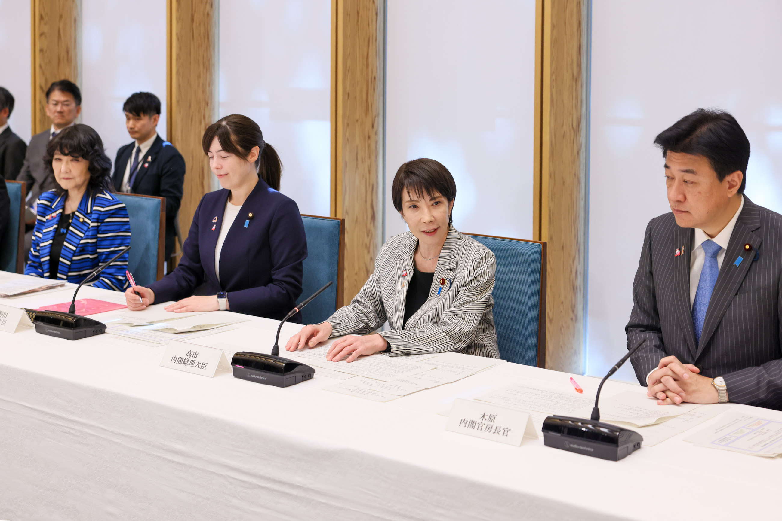 会議のまとめを行う高市総理４