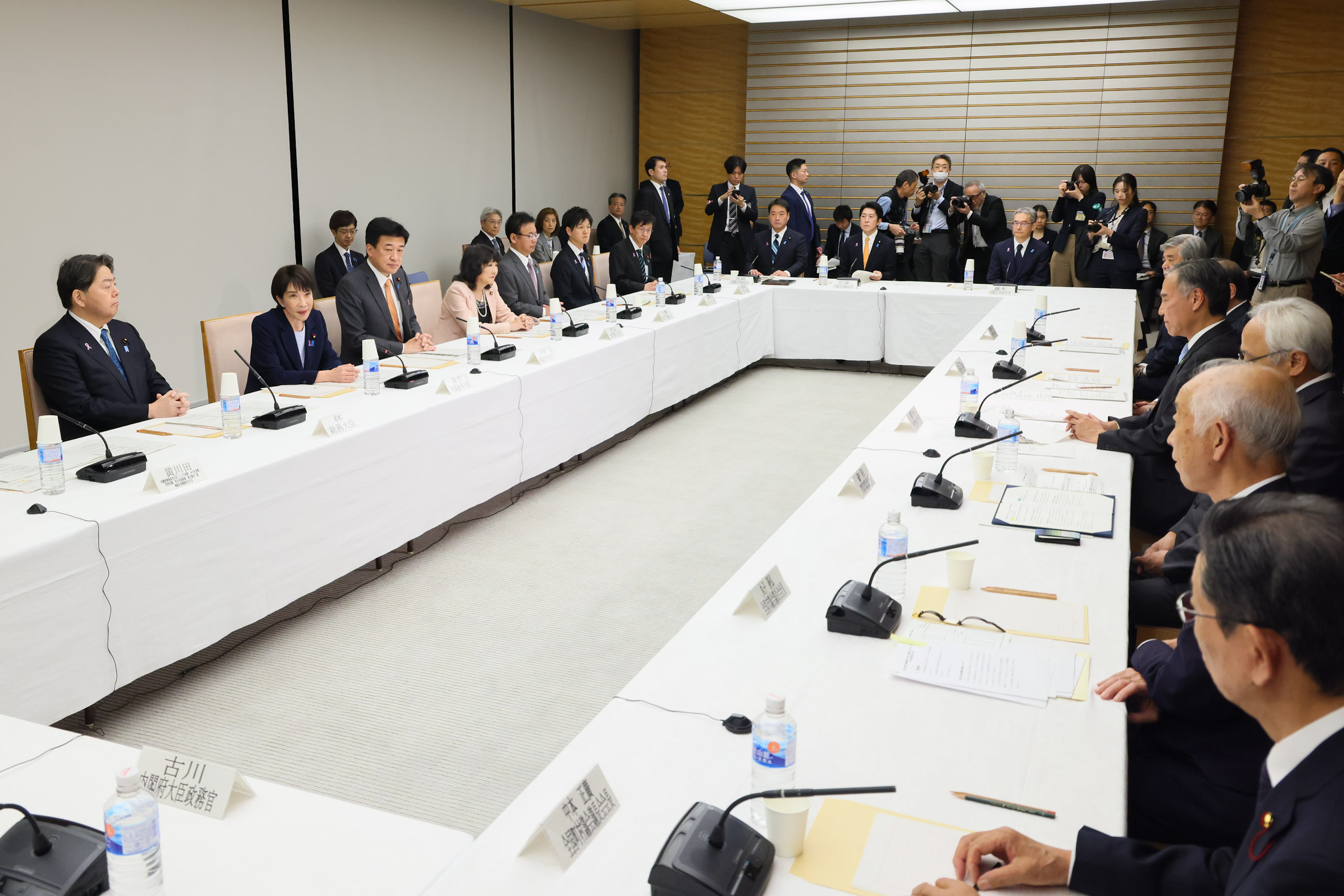 挨拶をする高市総理２