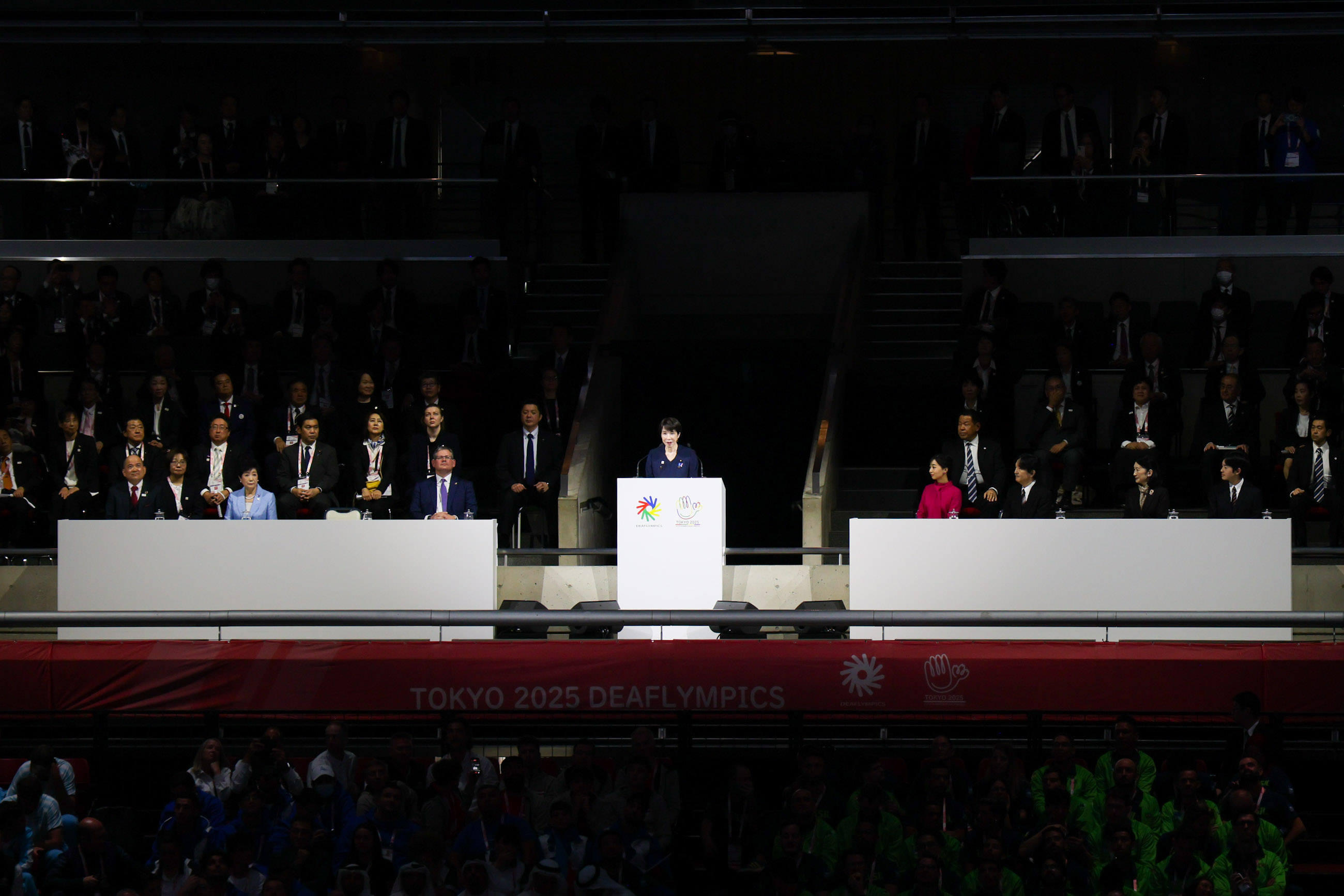 挨拶を行う高市総理３