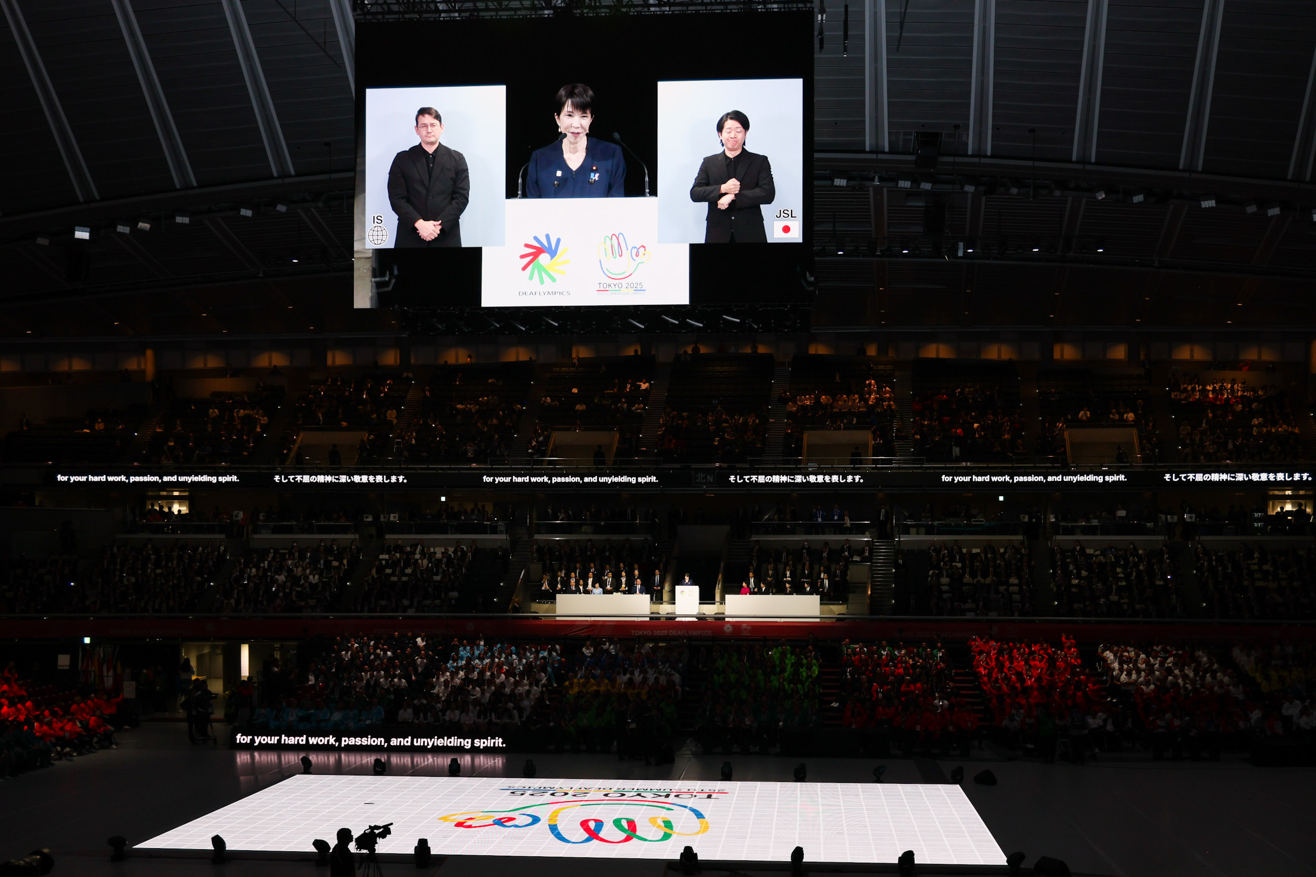 挨拶を行う高市総理４