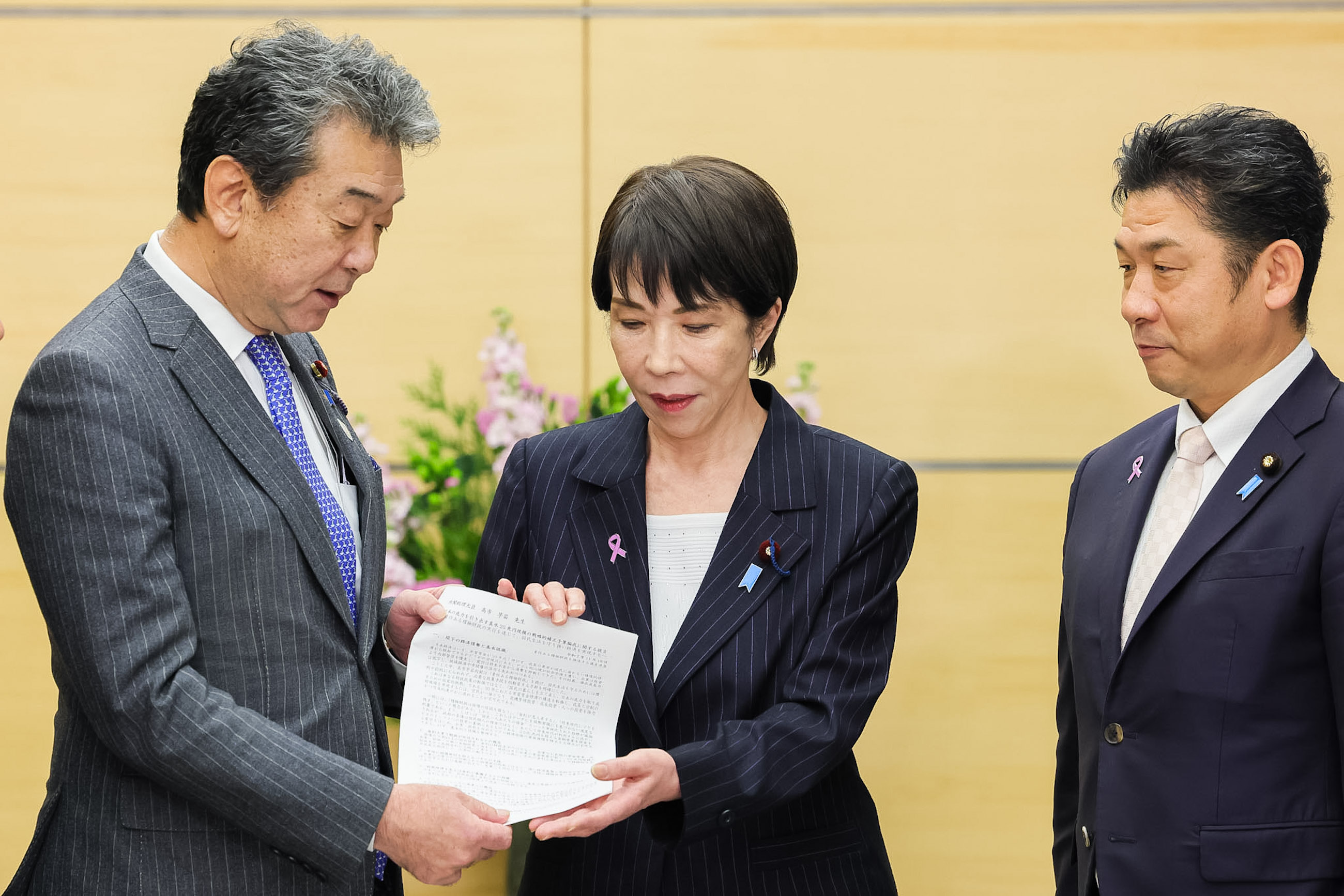 提言を受け取る高市総理３