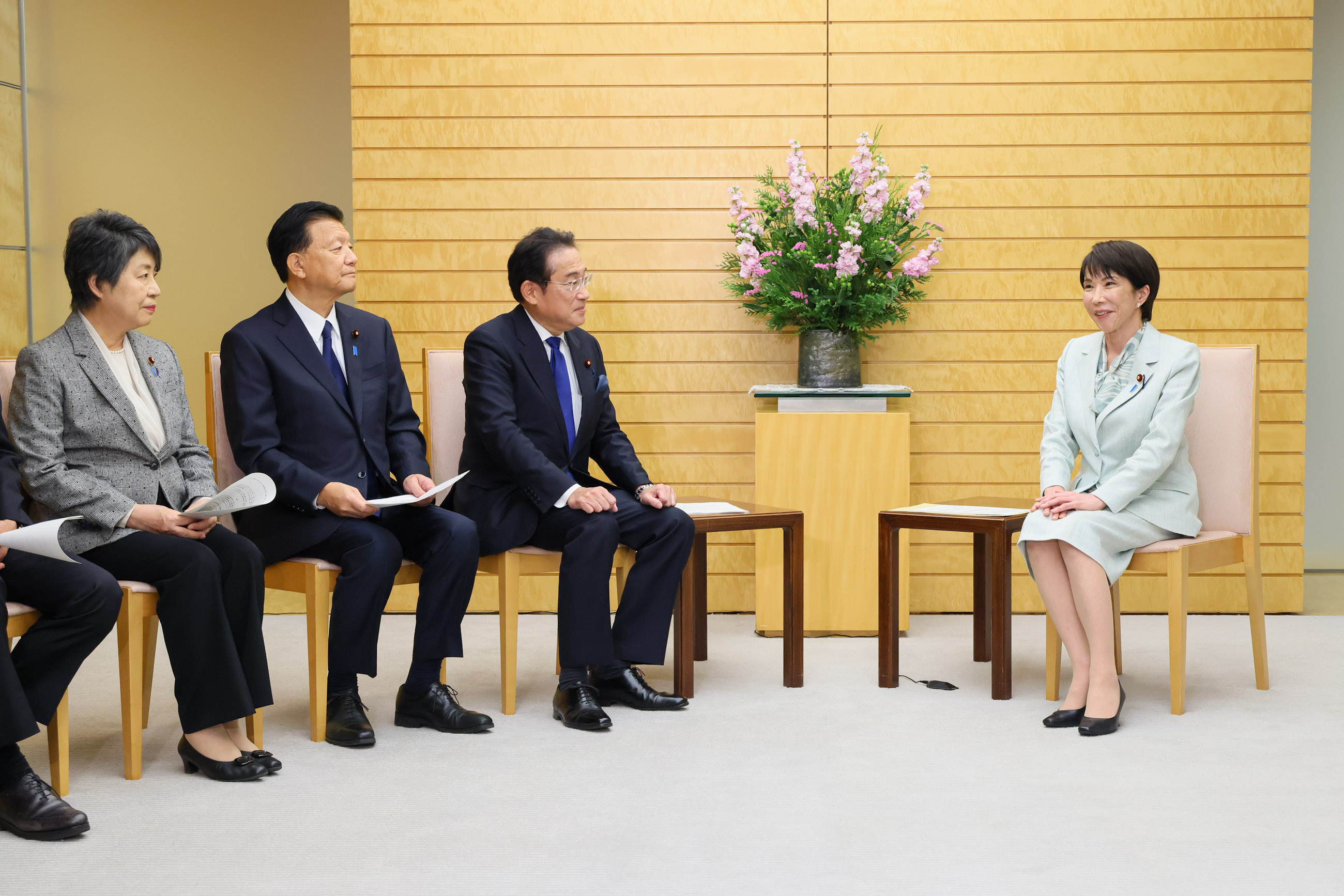 提言を受け取る高市総理３