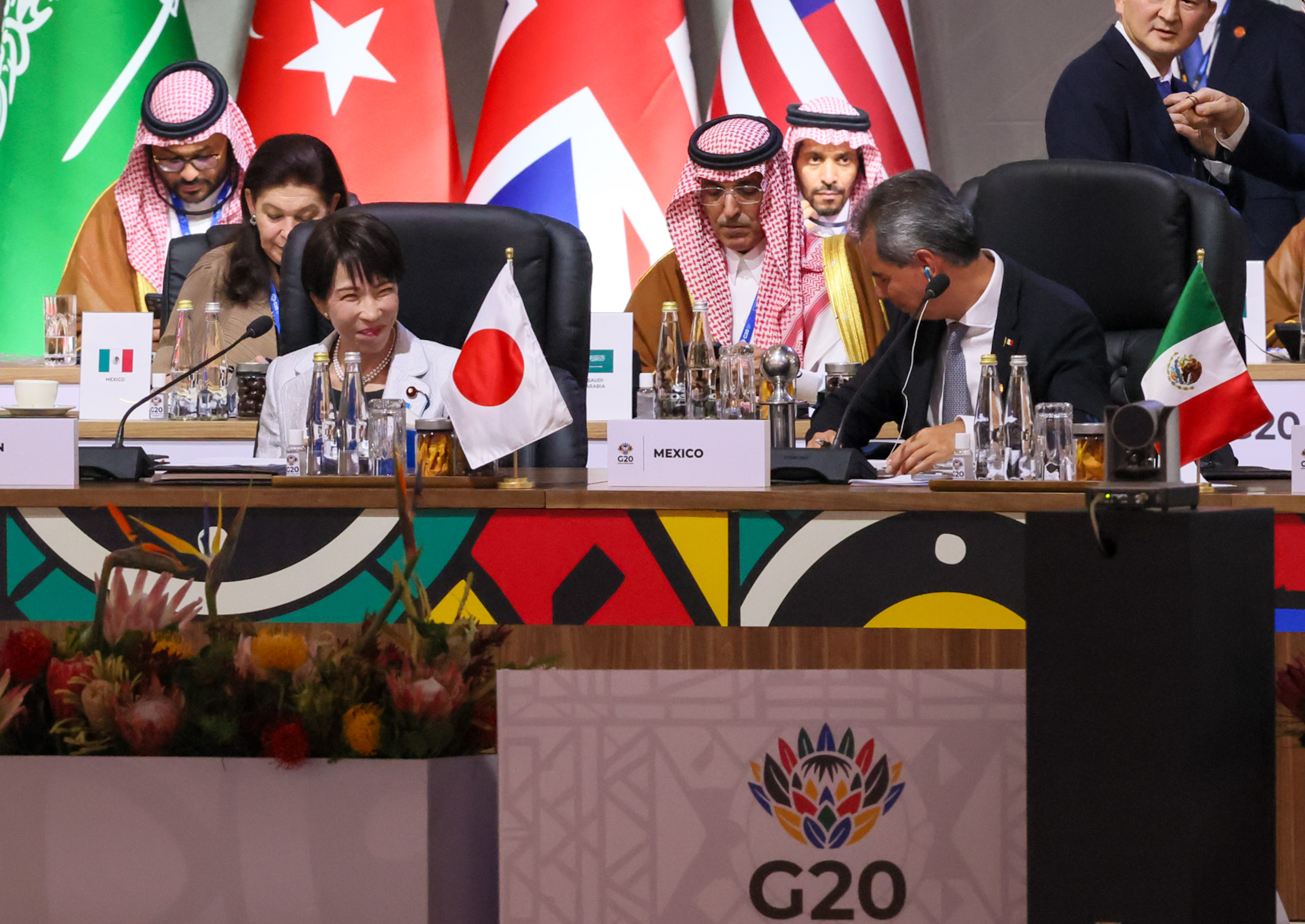 Ｇ２０サミット（セッション１）に出席する高市総理４