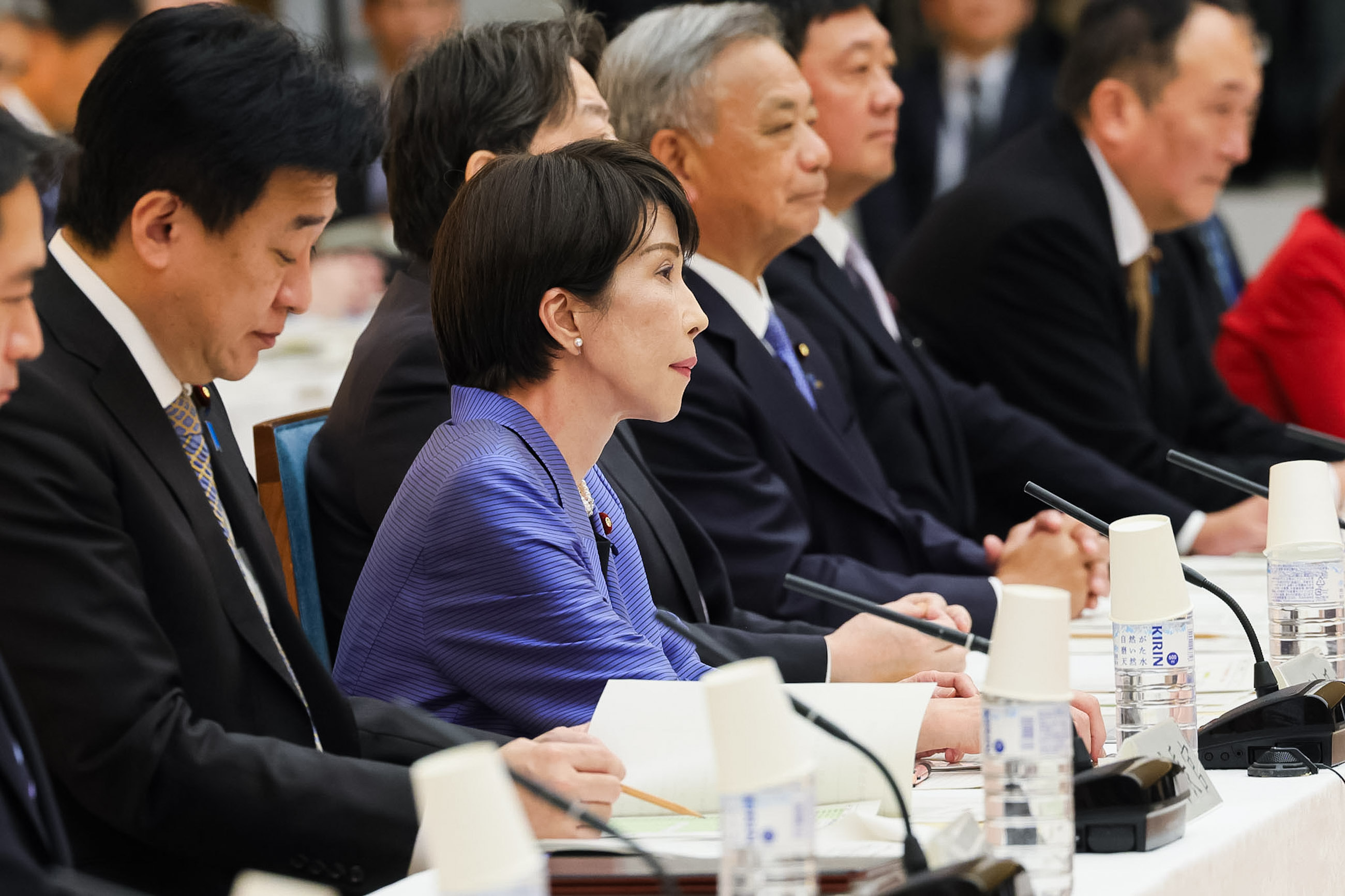 会議に臨む高市総理７