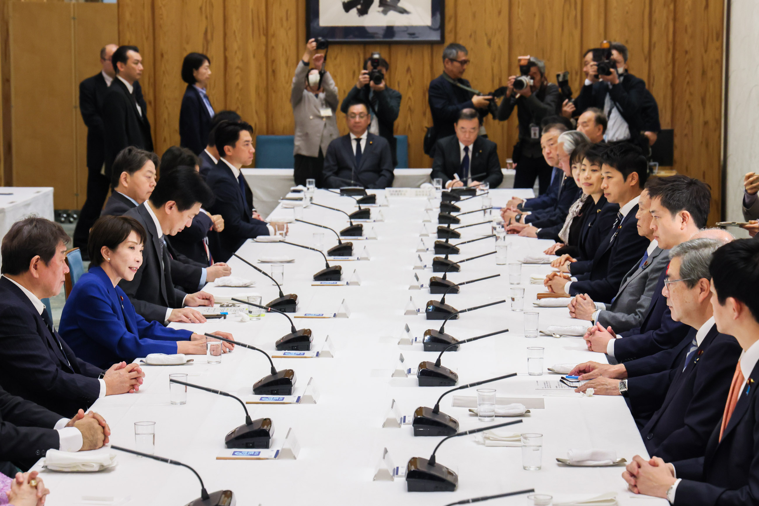 挨拶する高市総理６