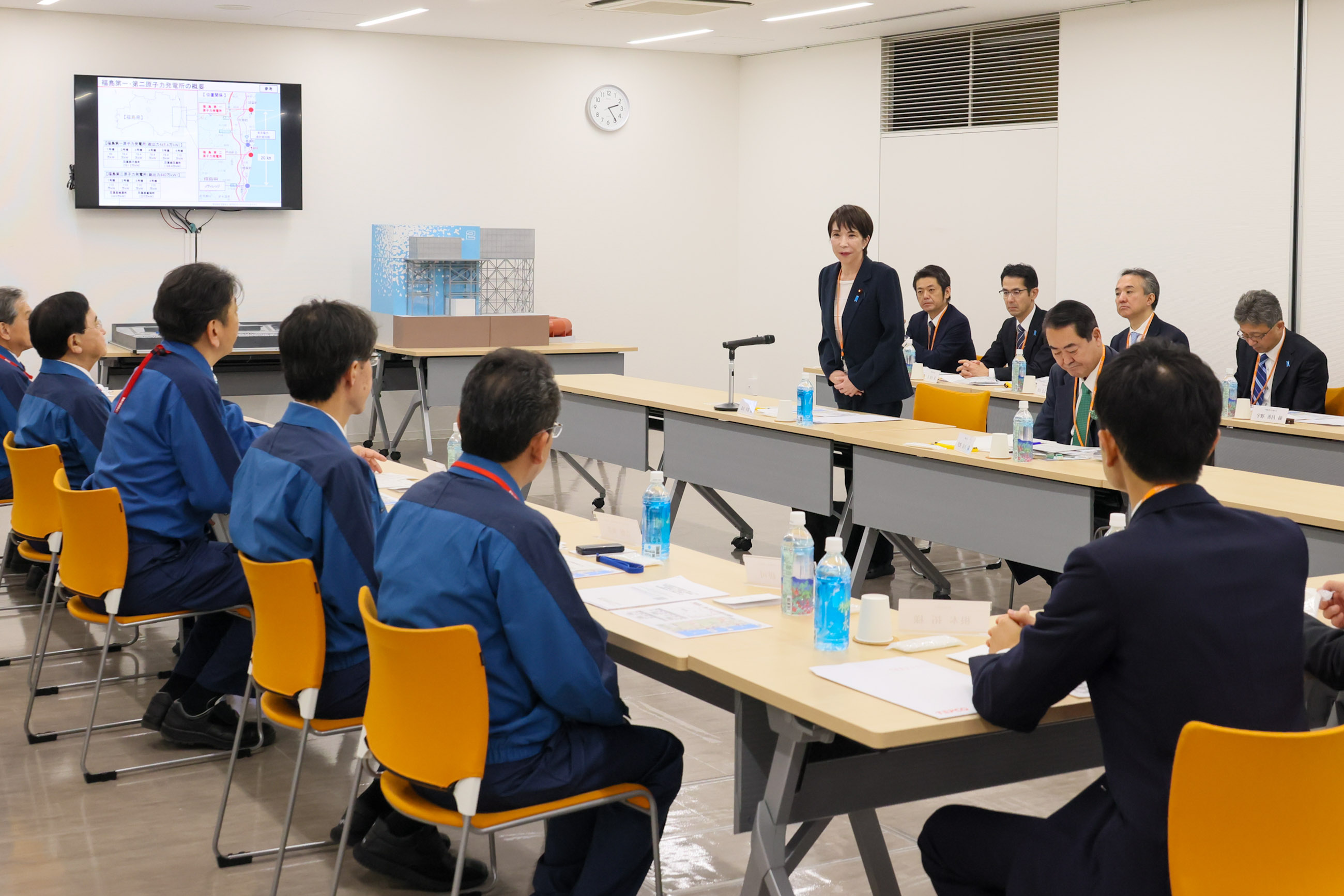 原子力発電所を視察する高市総理２