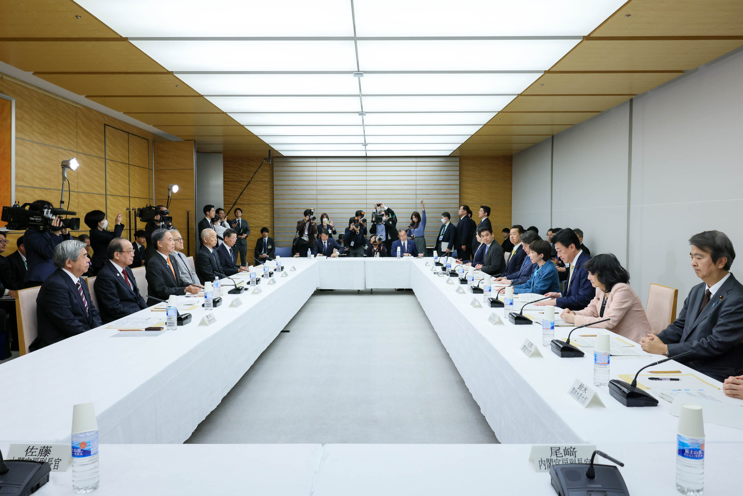 挨拶をする高市総理３