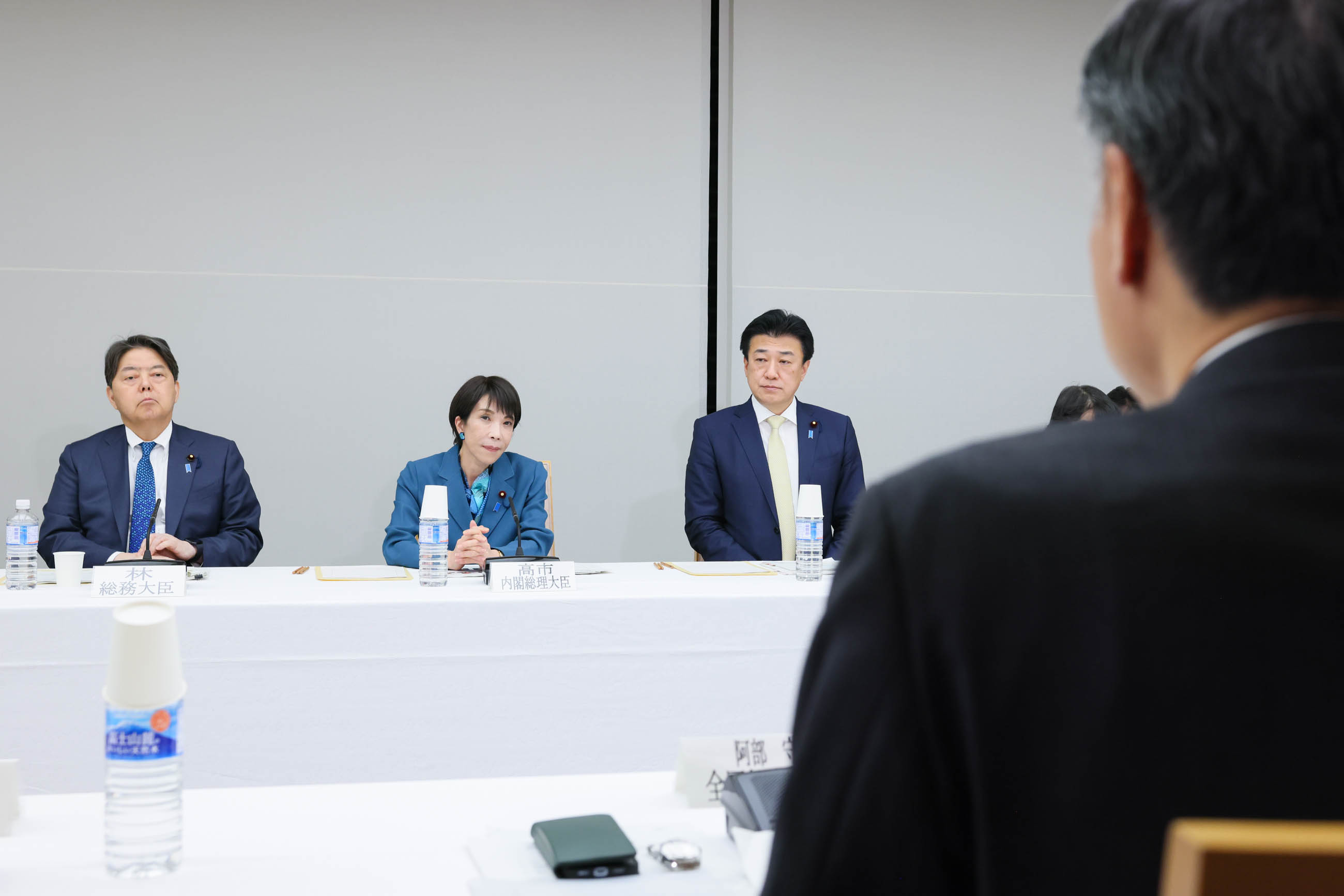 挨拶をする高市総理９