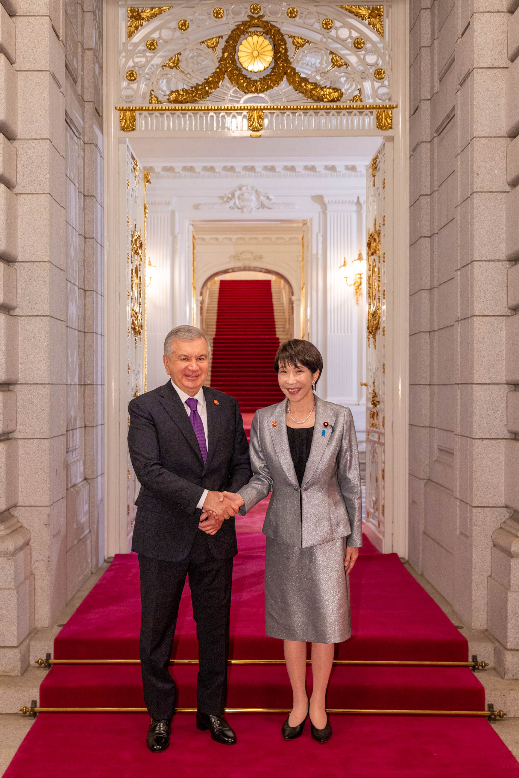 ミルジヨーエフ・ウズベキスタン共和国大統領を出迎える高市総理３