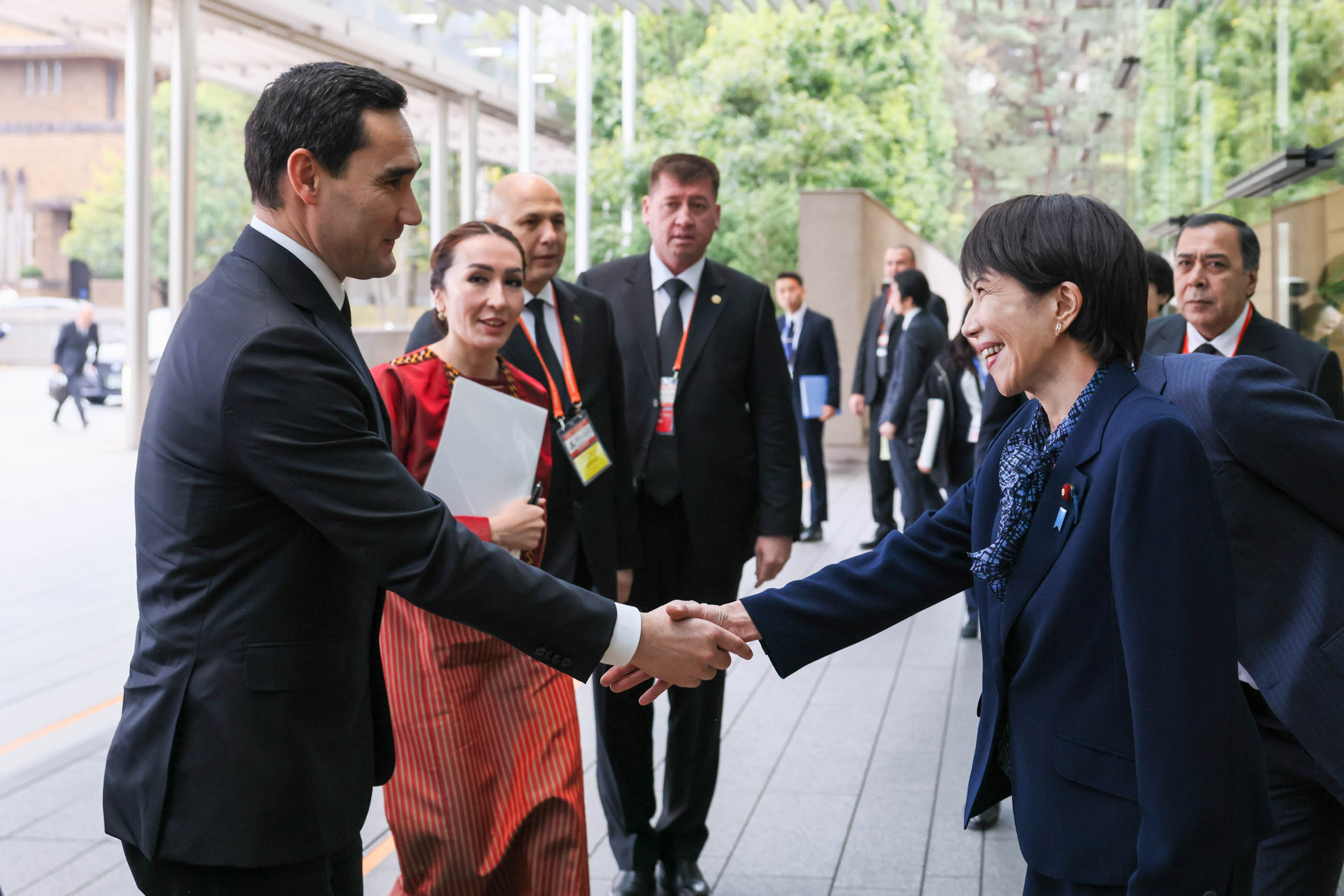 ベルディムハメドフ・トルクメニスタン大統領を出迎える高市総理