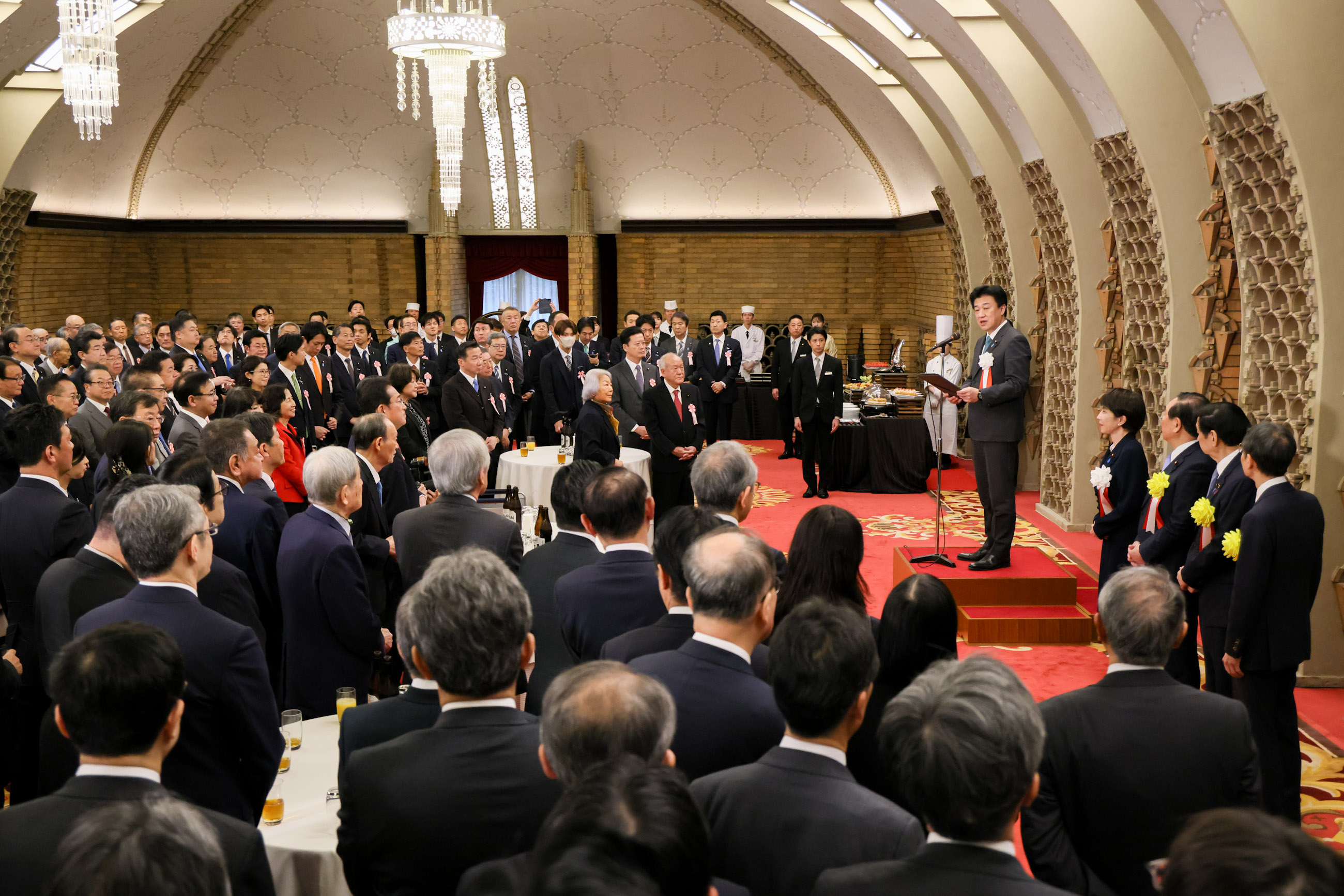 祝賀会で挨拶する木原内閣官房長官２