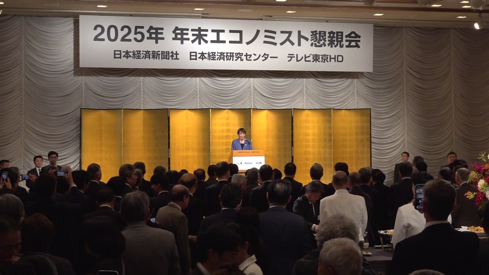 挨拶する高市総理１