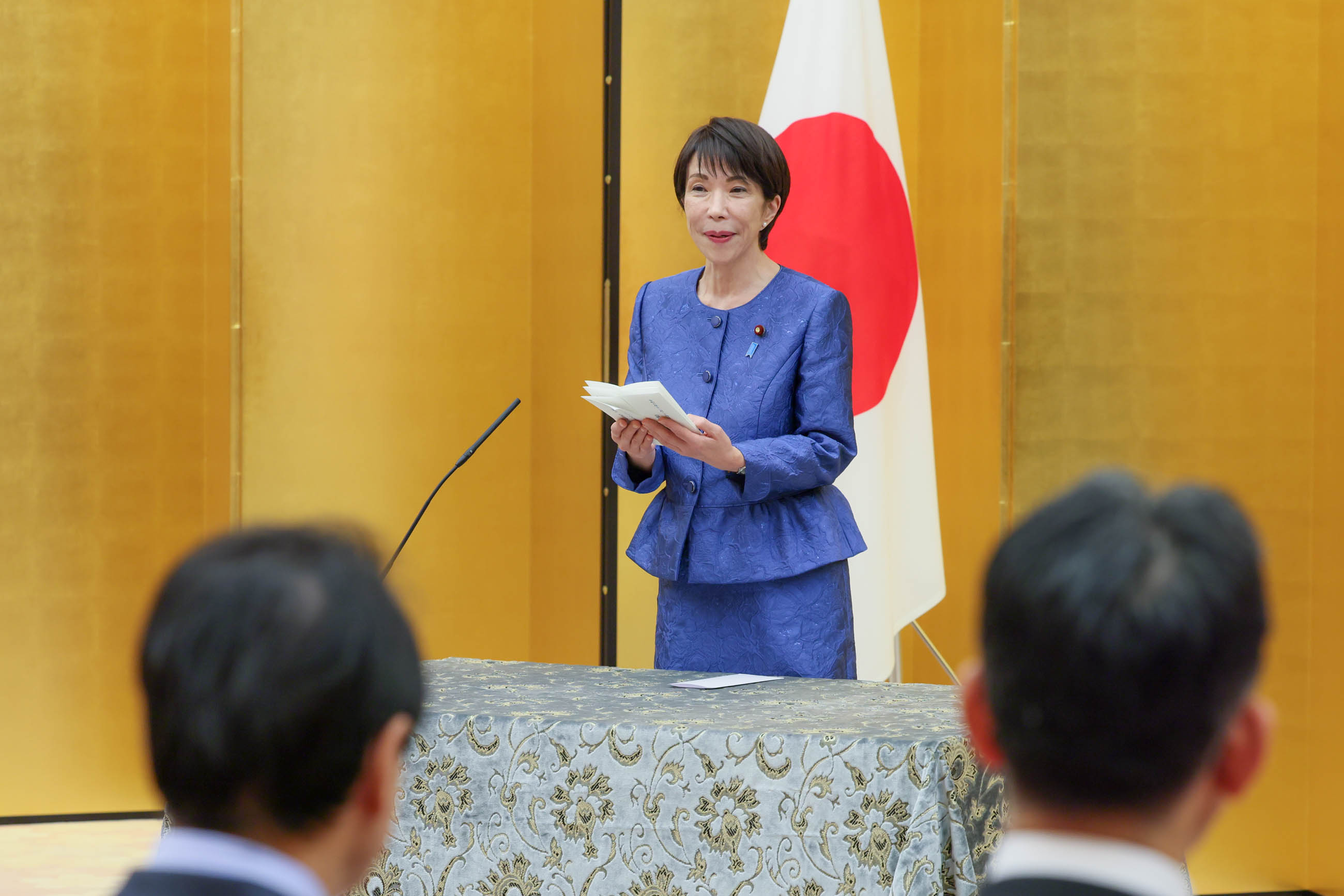 挨拶する高市総理１