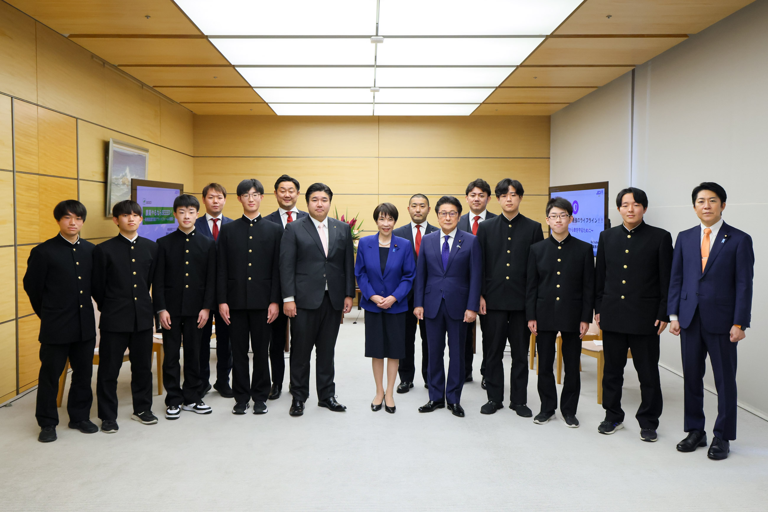 表敬を受ける高市総理１