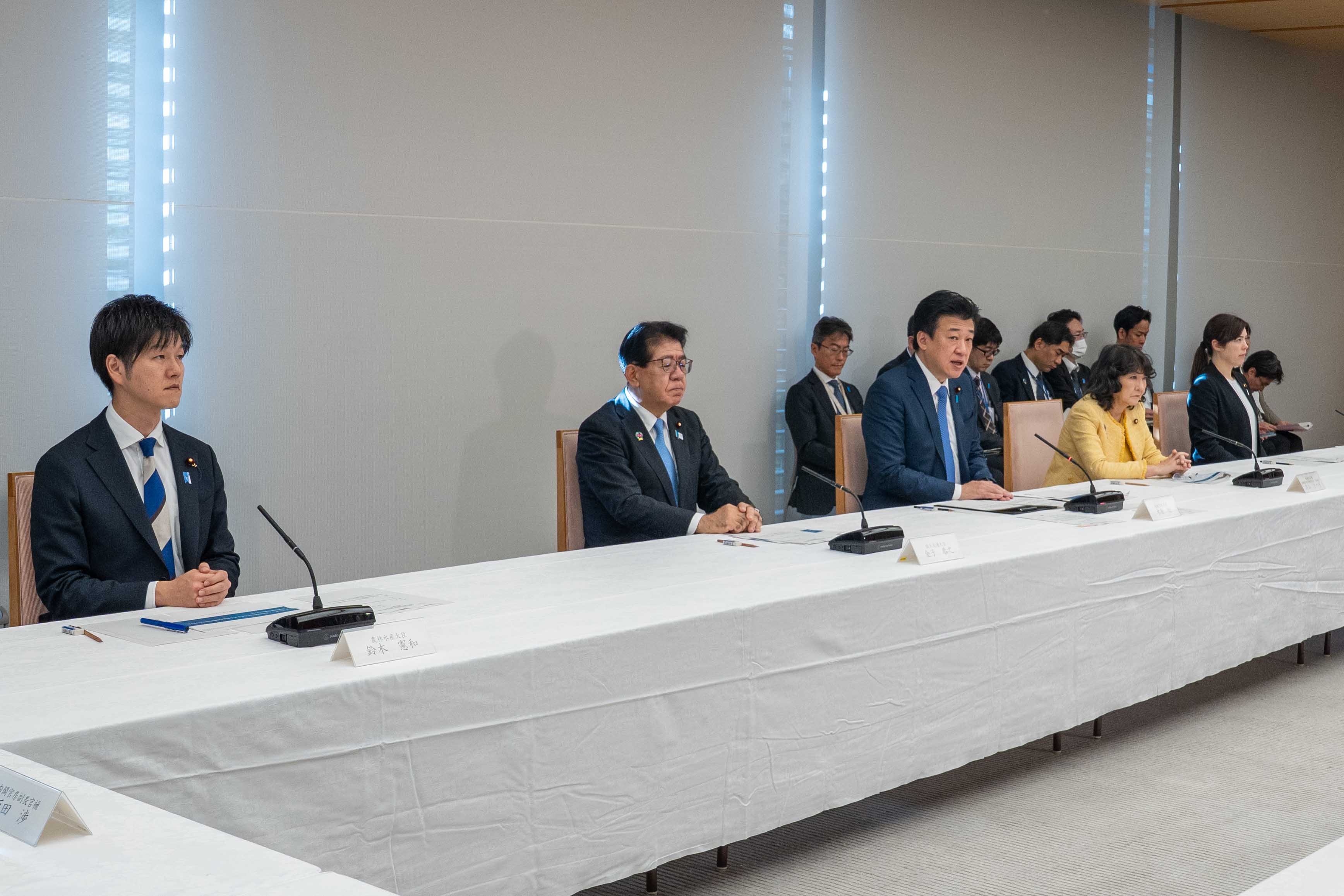 会議のまとめを行う木原官房長官３