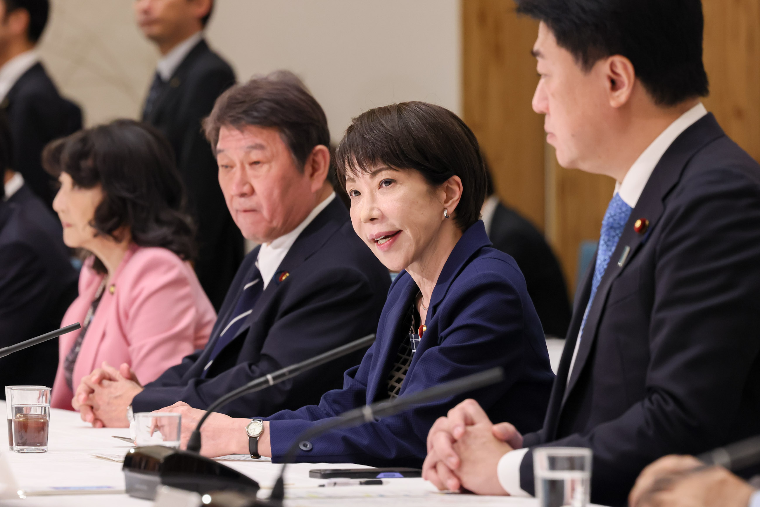 挨拶する高市総理１