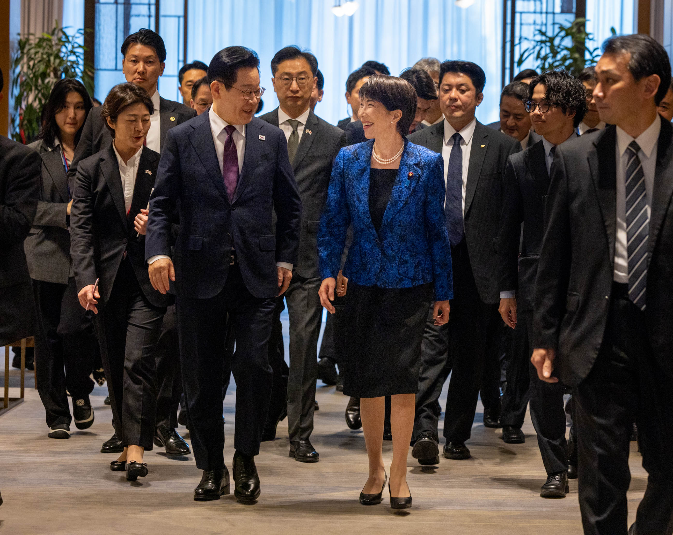 共同記者発表に臨む両首脳１