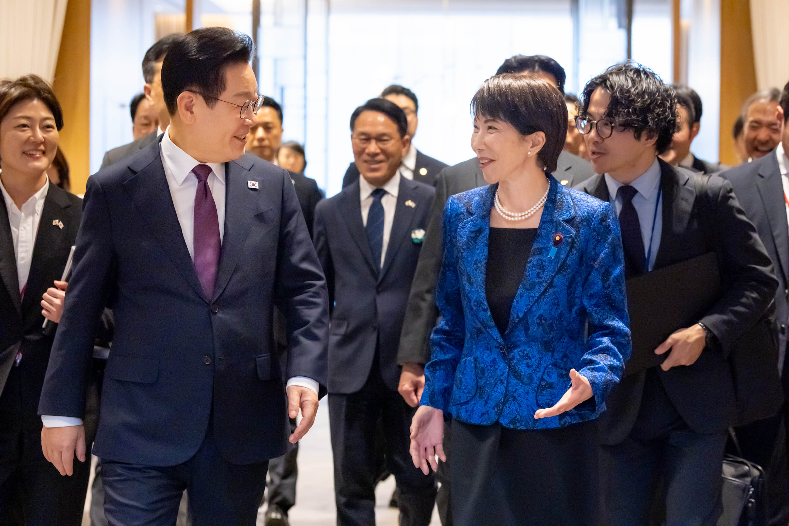 共同記者発表に臨む両首脳２