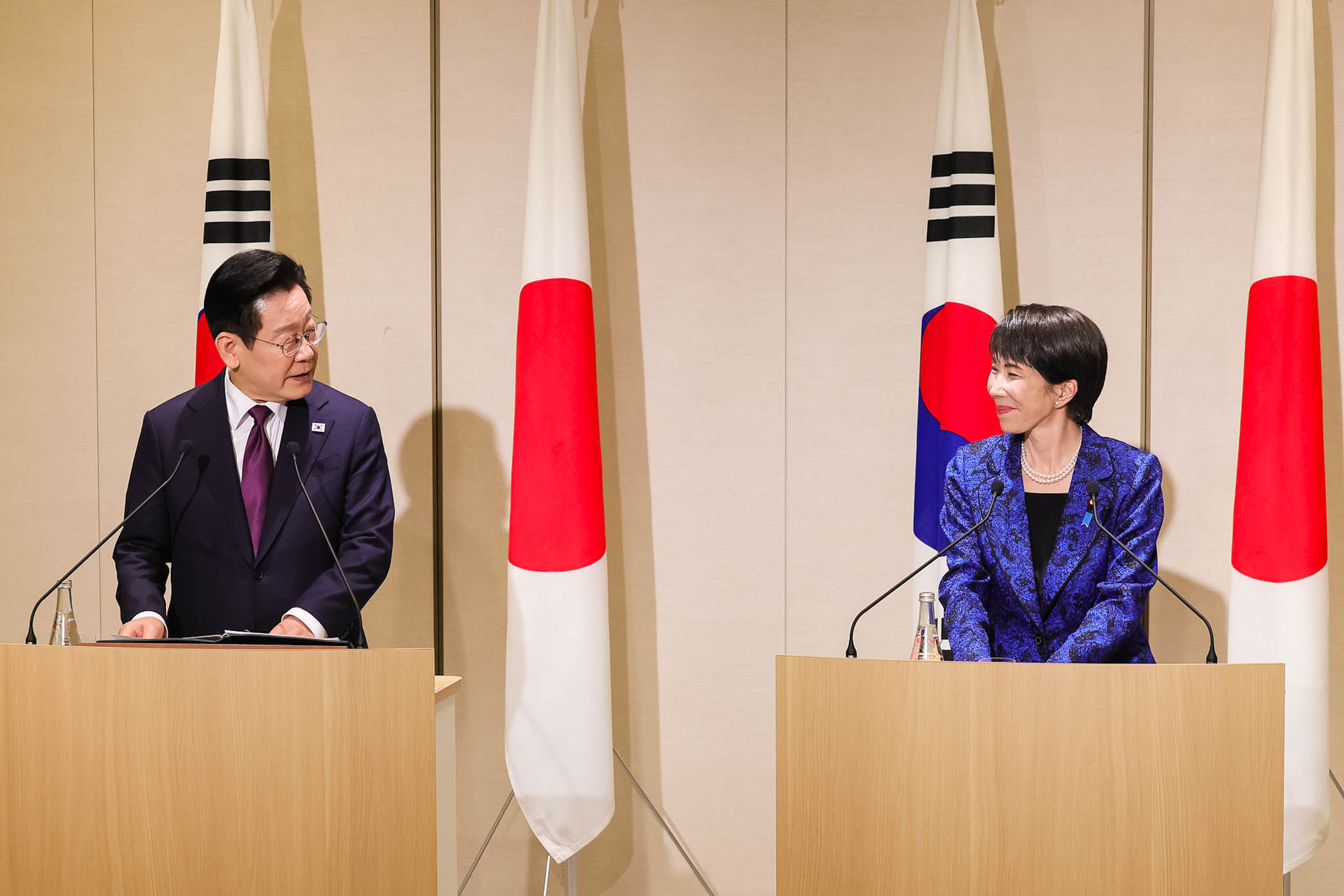 共同記者発表１３