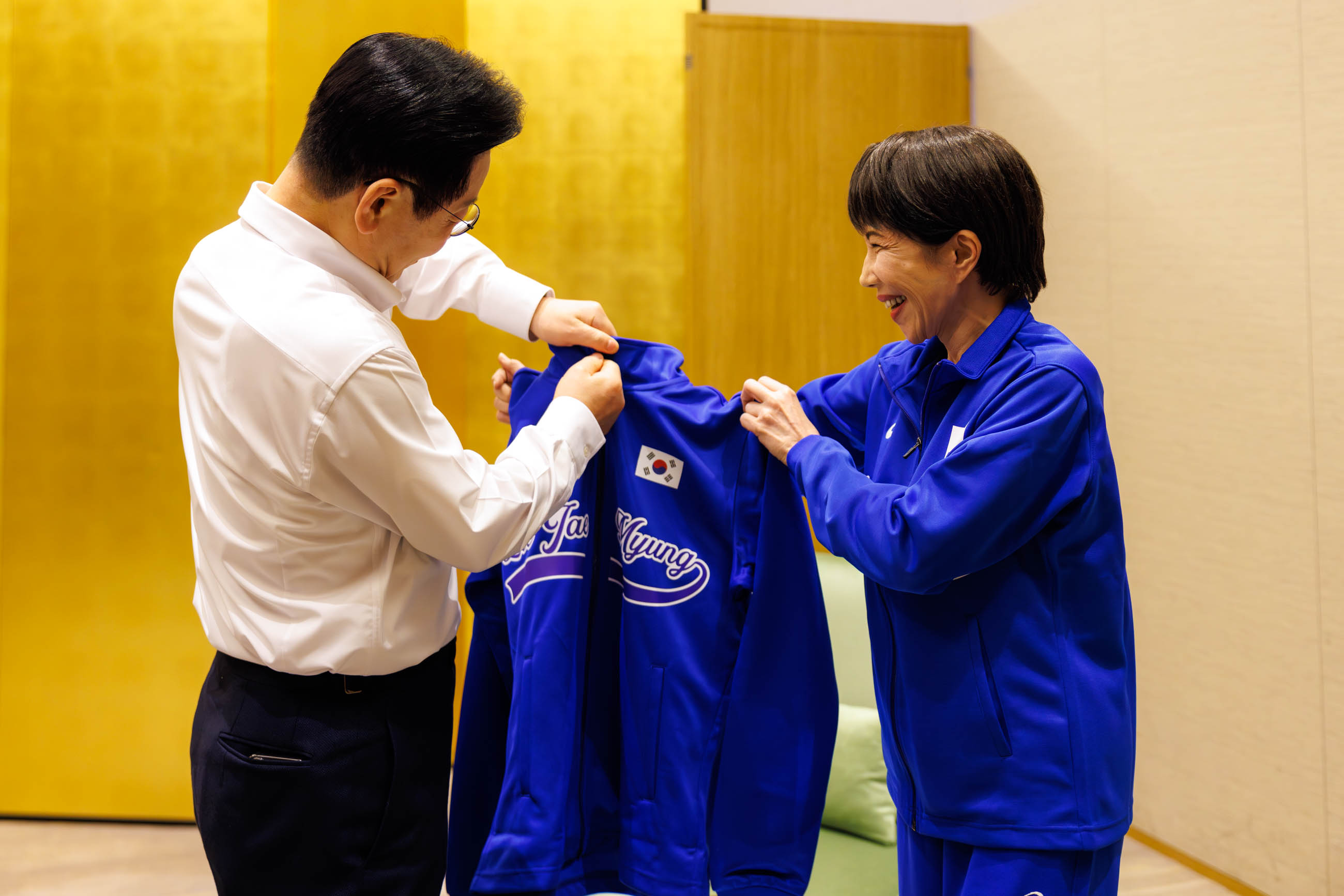 日韓両首脳によるドラムセッションの様子１