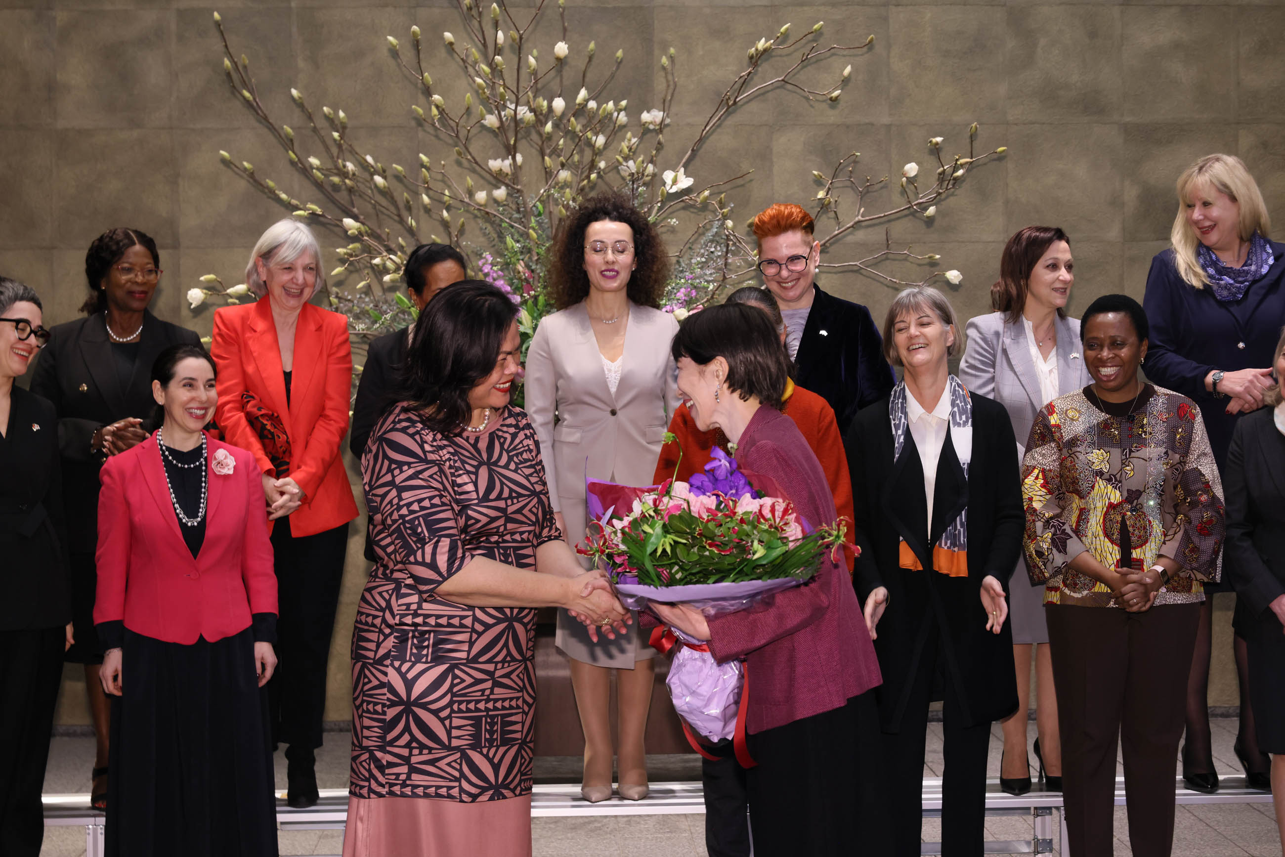 懇談を行う高市総理３