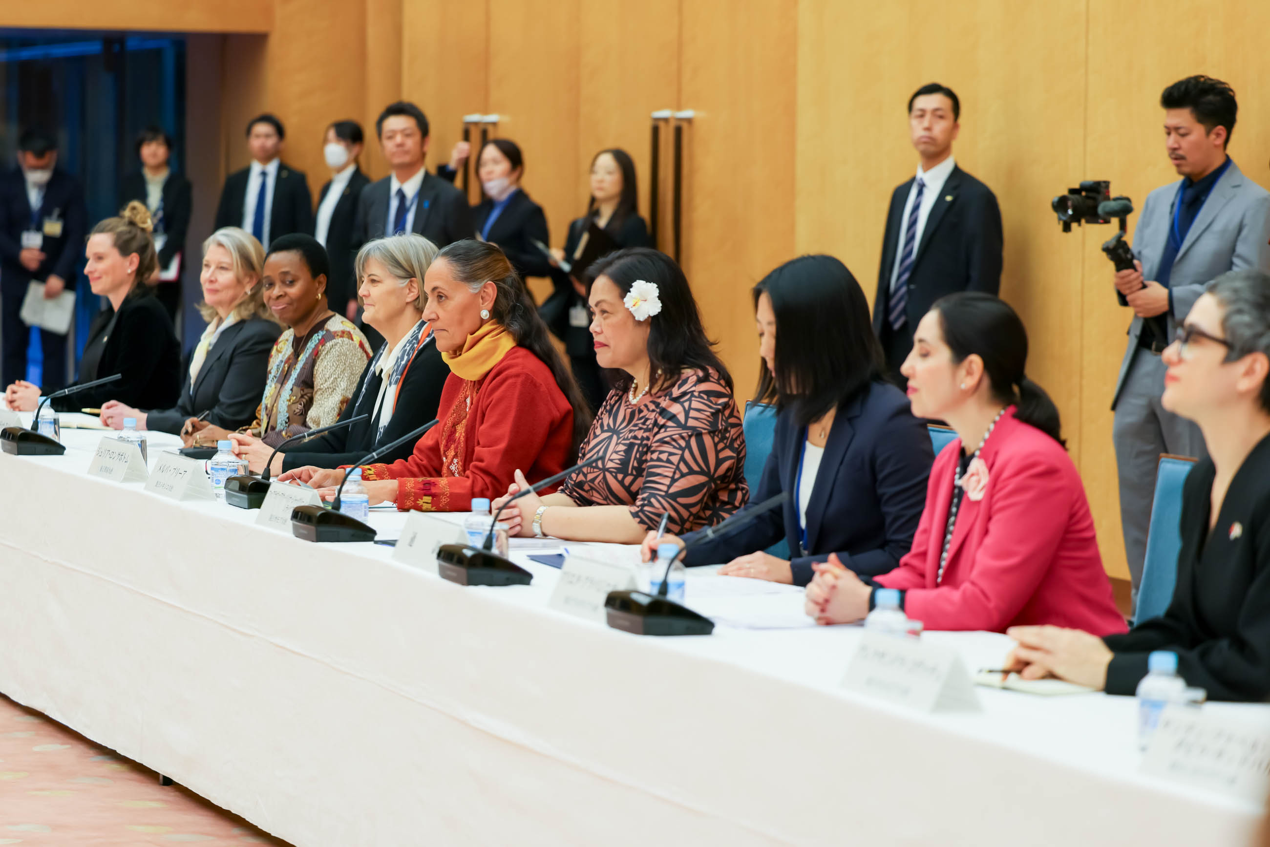 懇談を行う高市総理１０