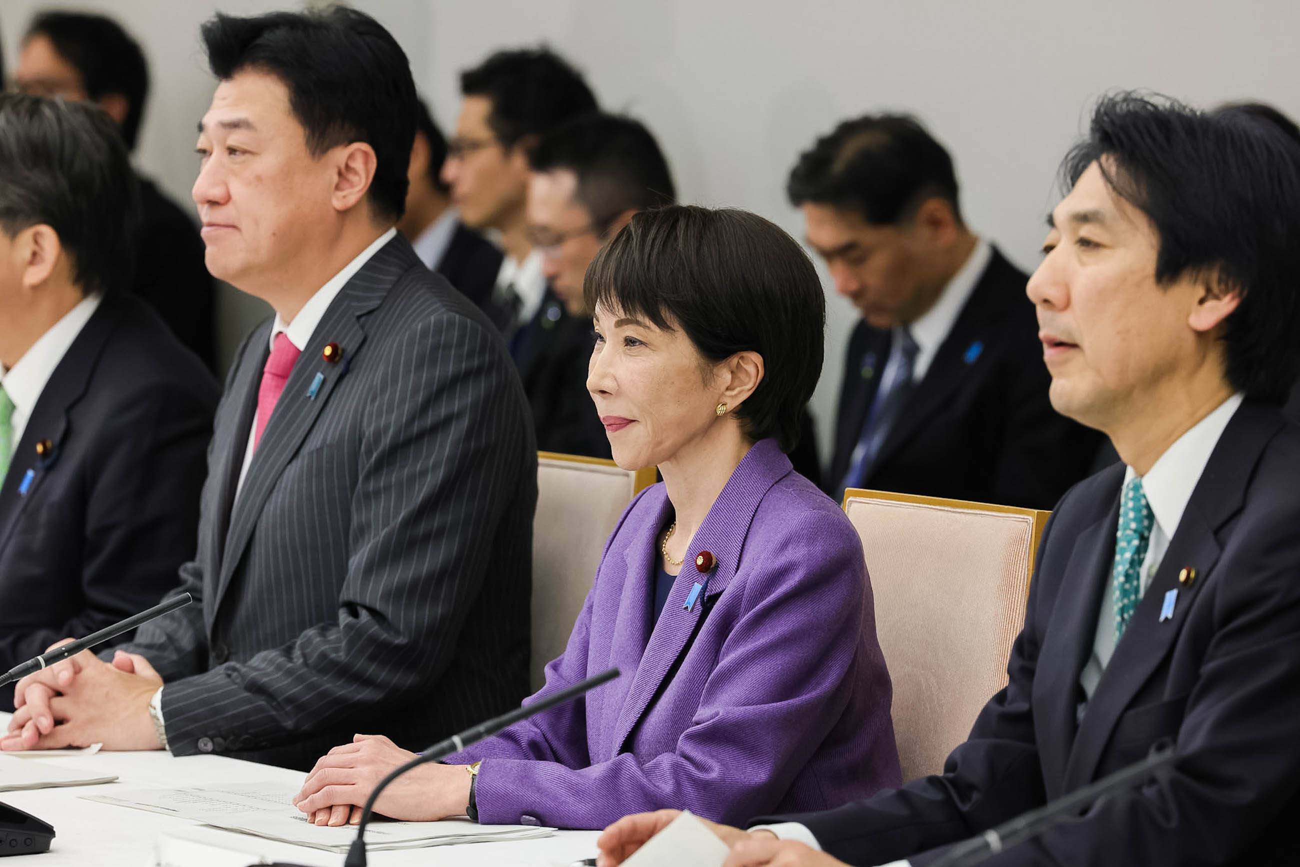 会議に臨む高市総理１