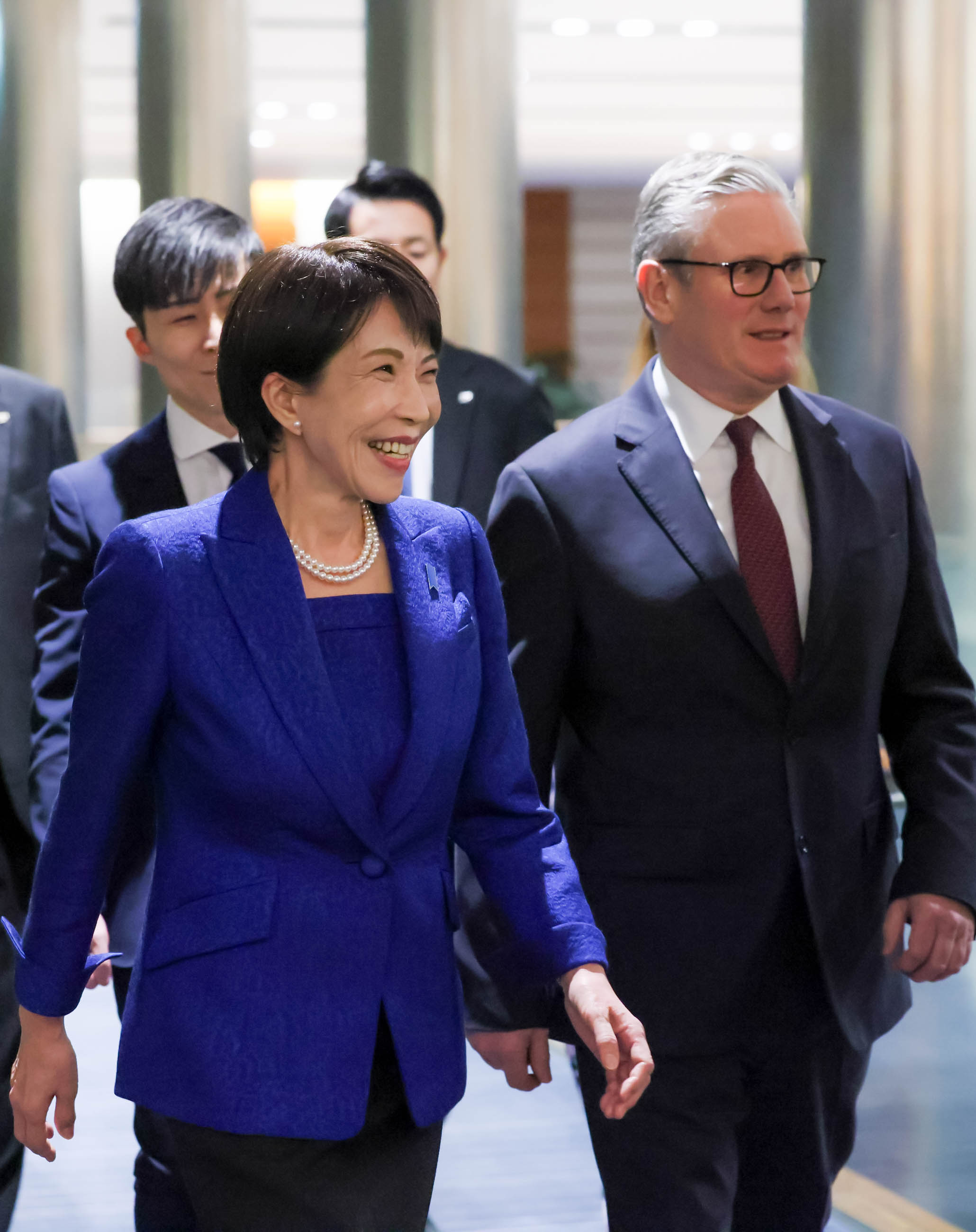 首脳会談に臨む両首脳３