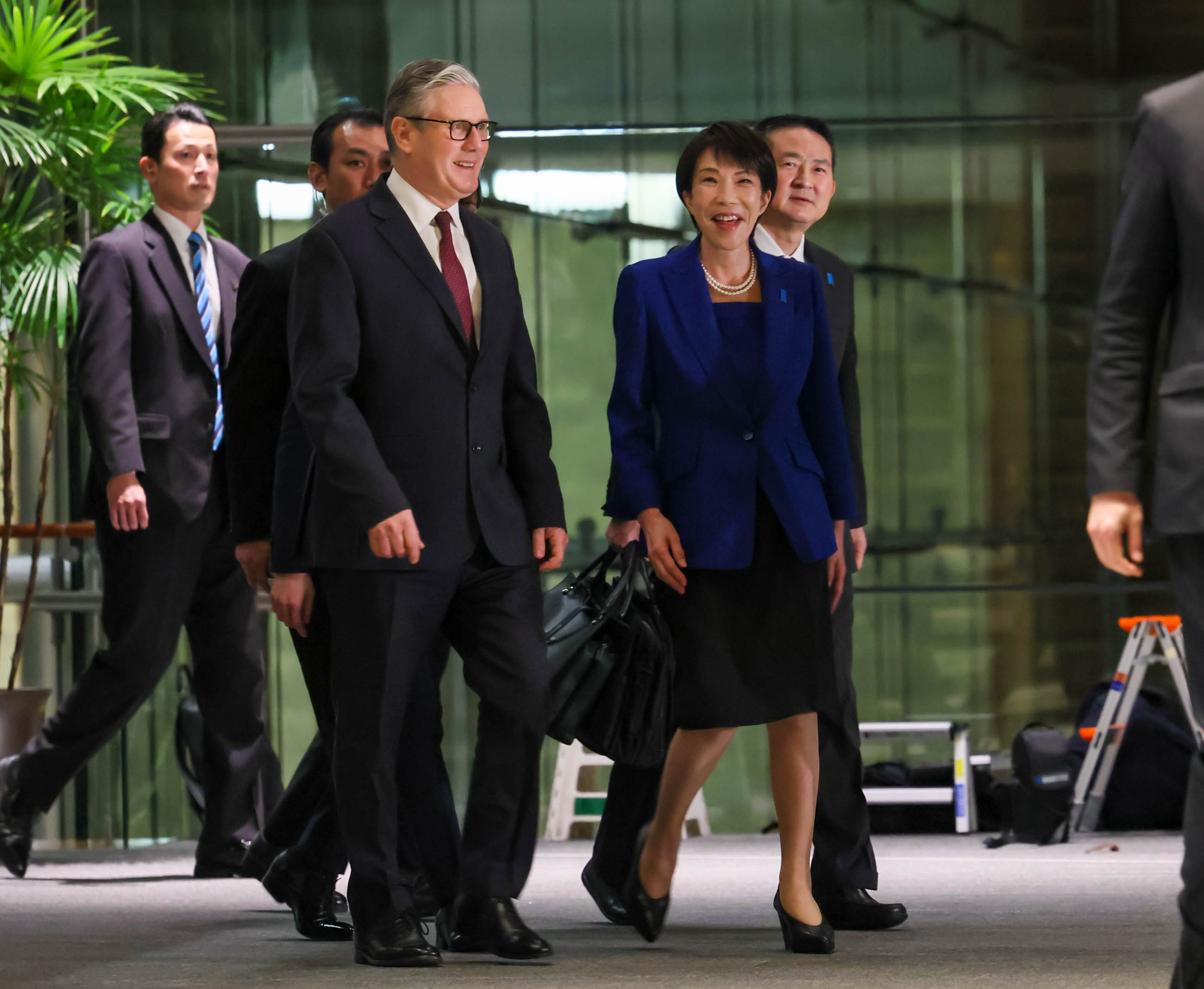 ワーキングディナーに臨む両首脳１