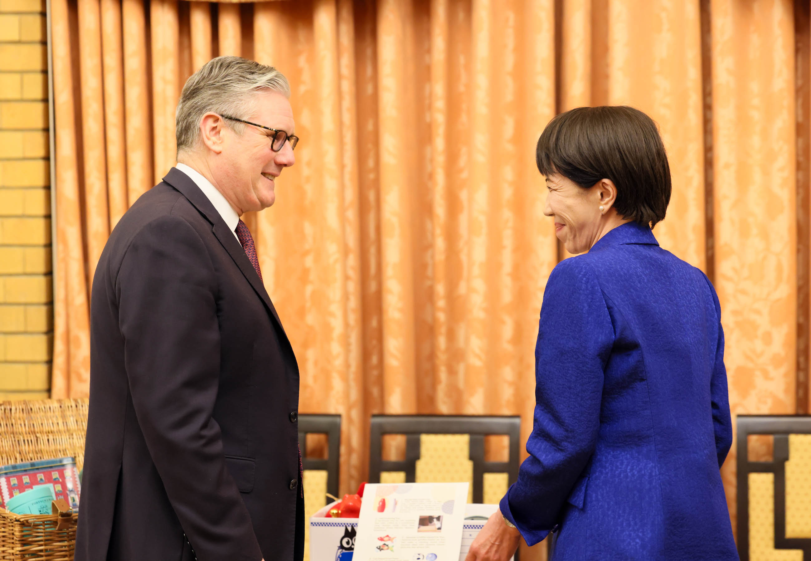 懇談する両首脳１