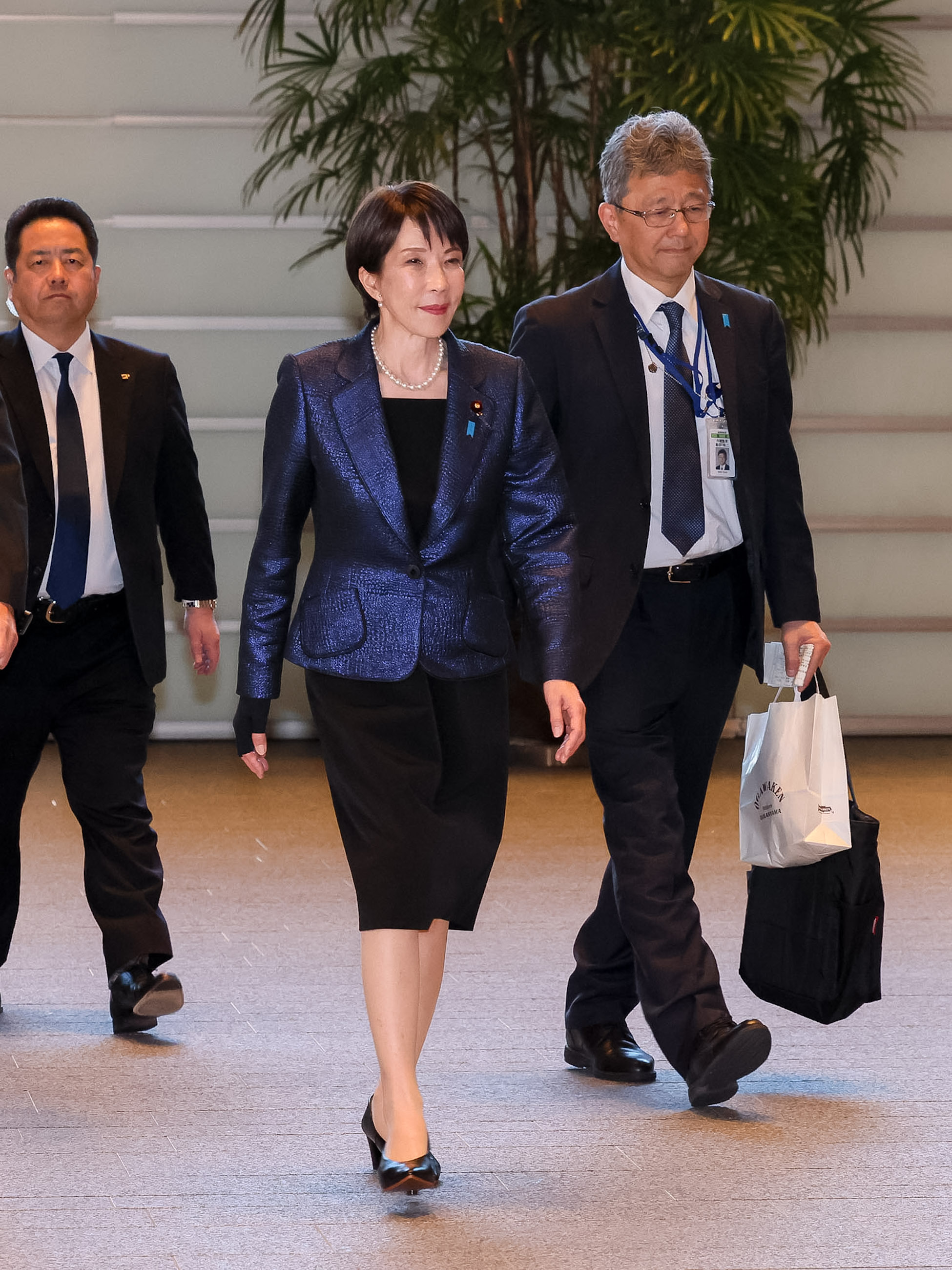 官邸に入る高市総理１