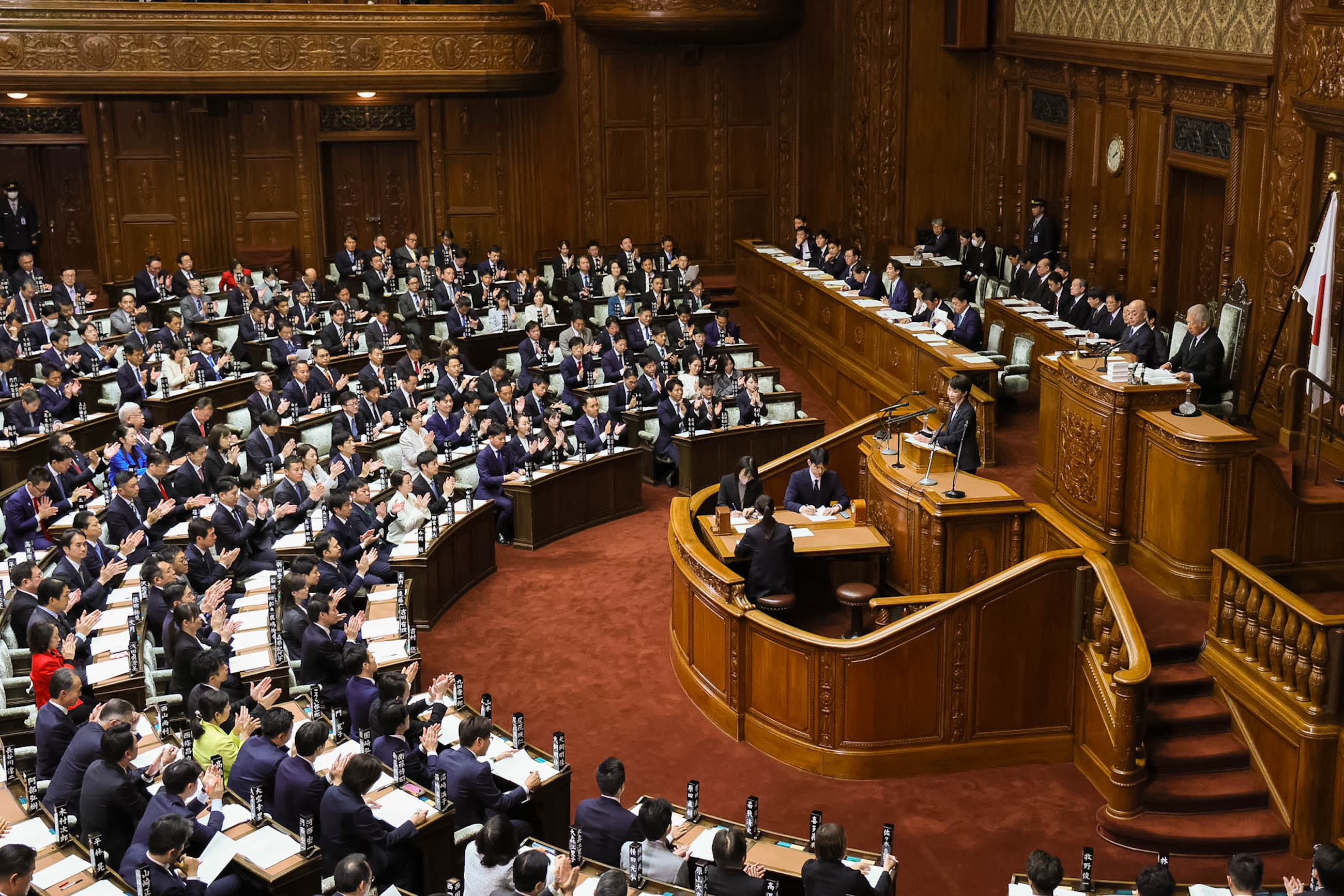 衆議院本会議で施政方針演説を行う高市総理２