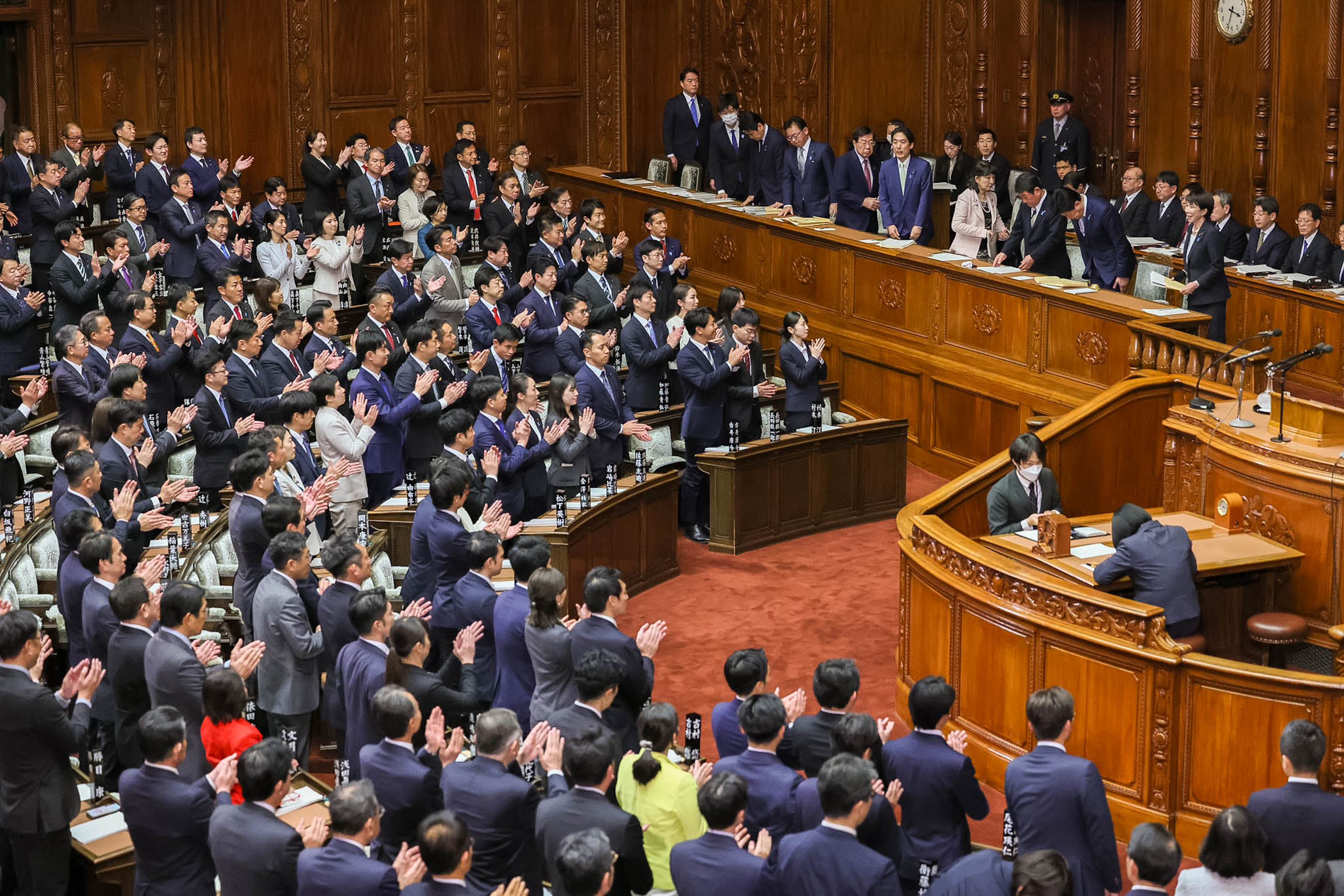 衆議院本会議で施政方針演説を行う高市総理６