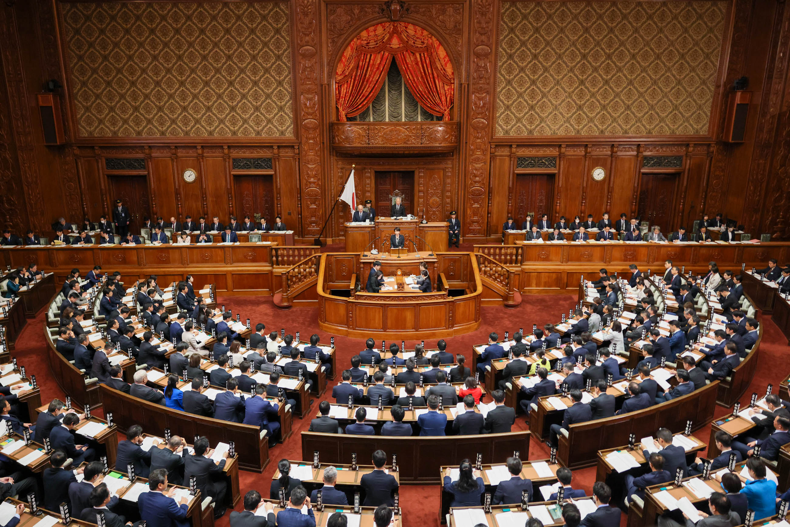 衆議院本会議で施政方針演説を行う高市総理８