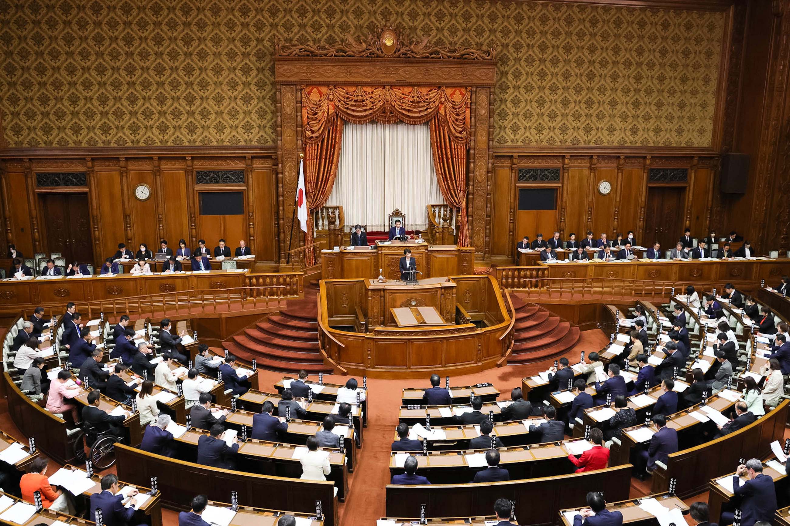 参議院本会議で施政方針演説を行う高市総理３