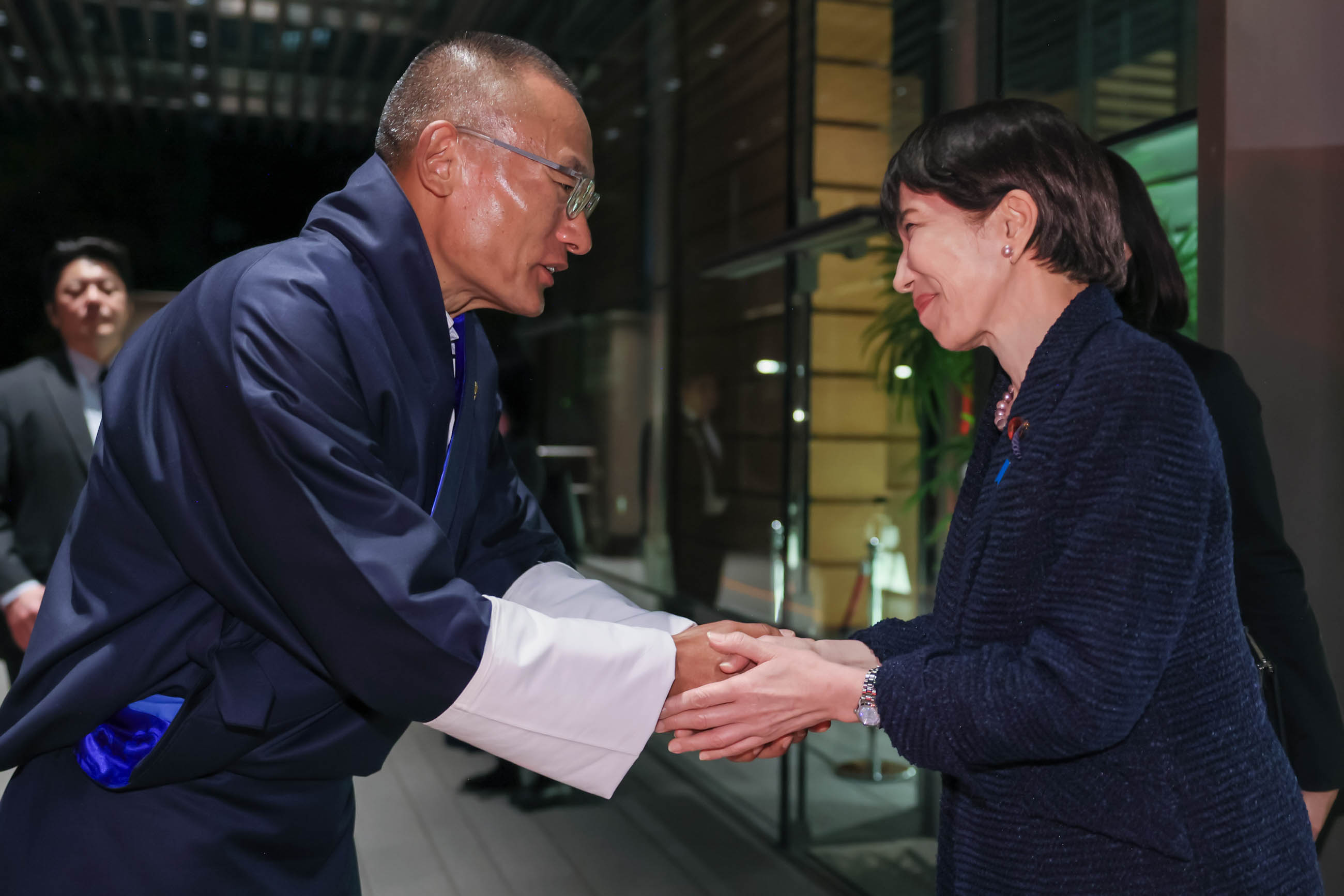 トブゲー首相を見送る高市総理２