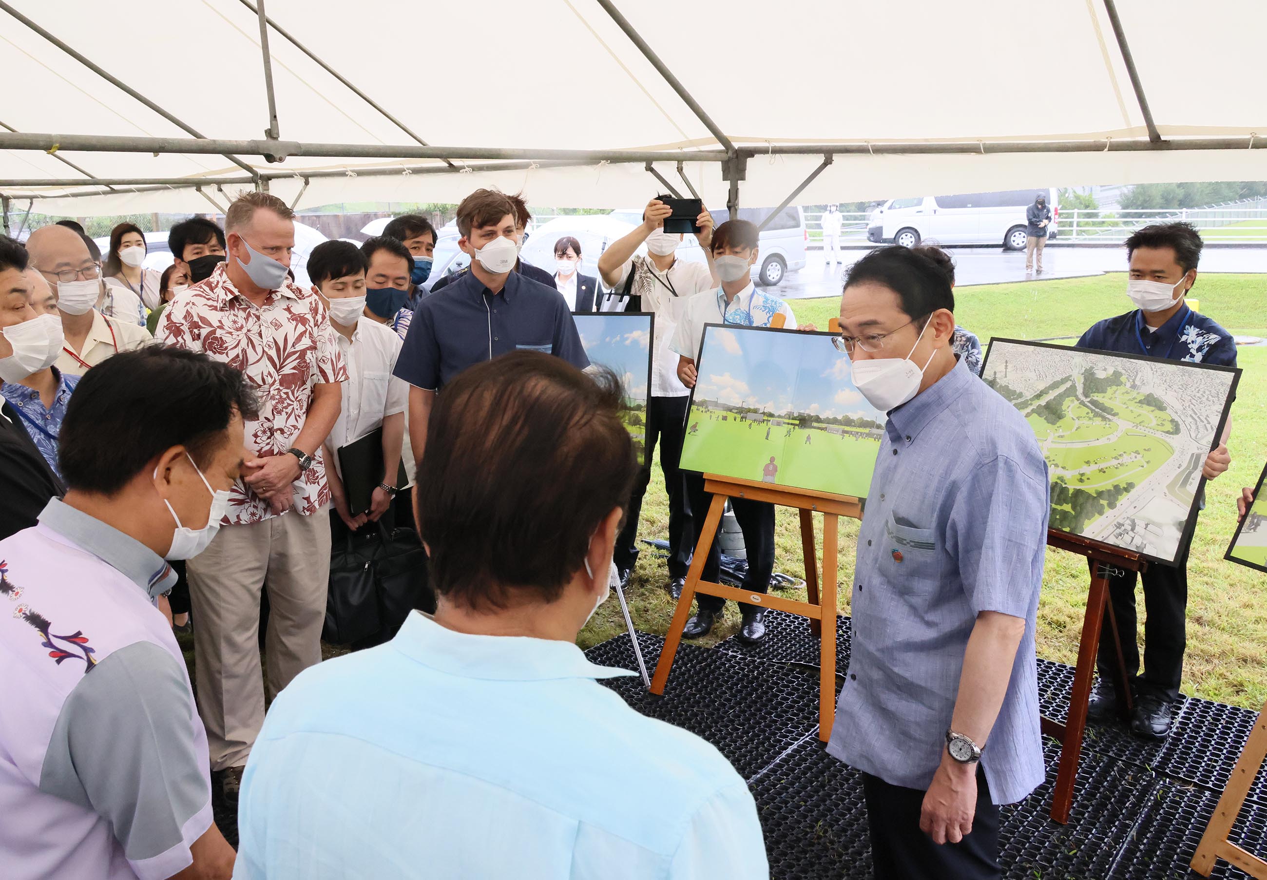 ロウワー・プラザ住宅地区を視察する岸田総理２