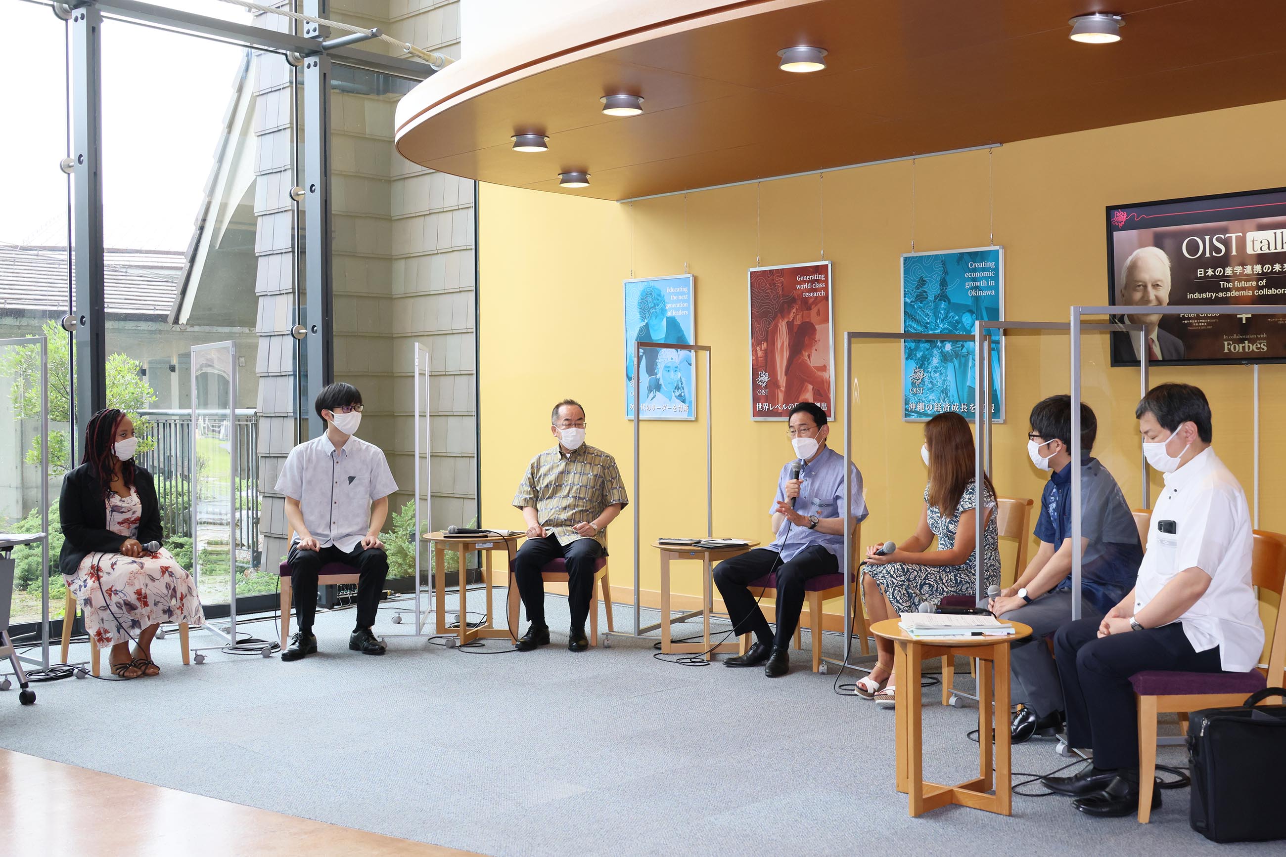 車座対話で話をする岸田総理２