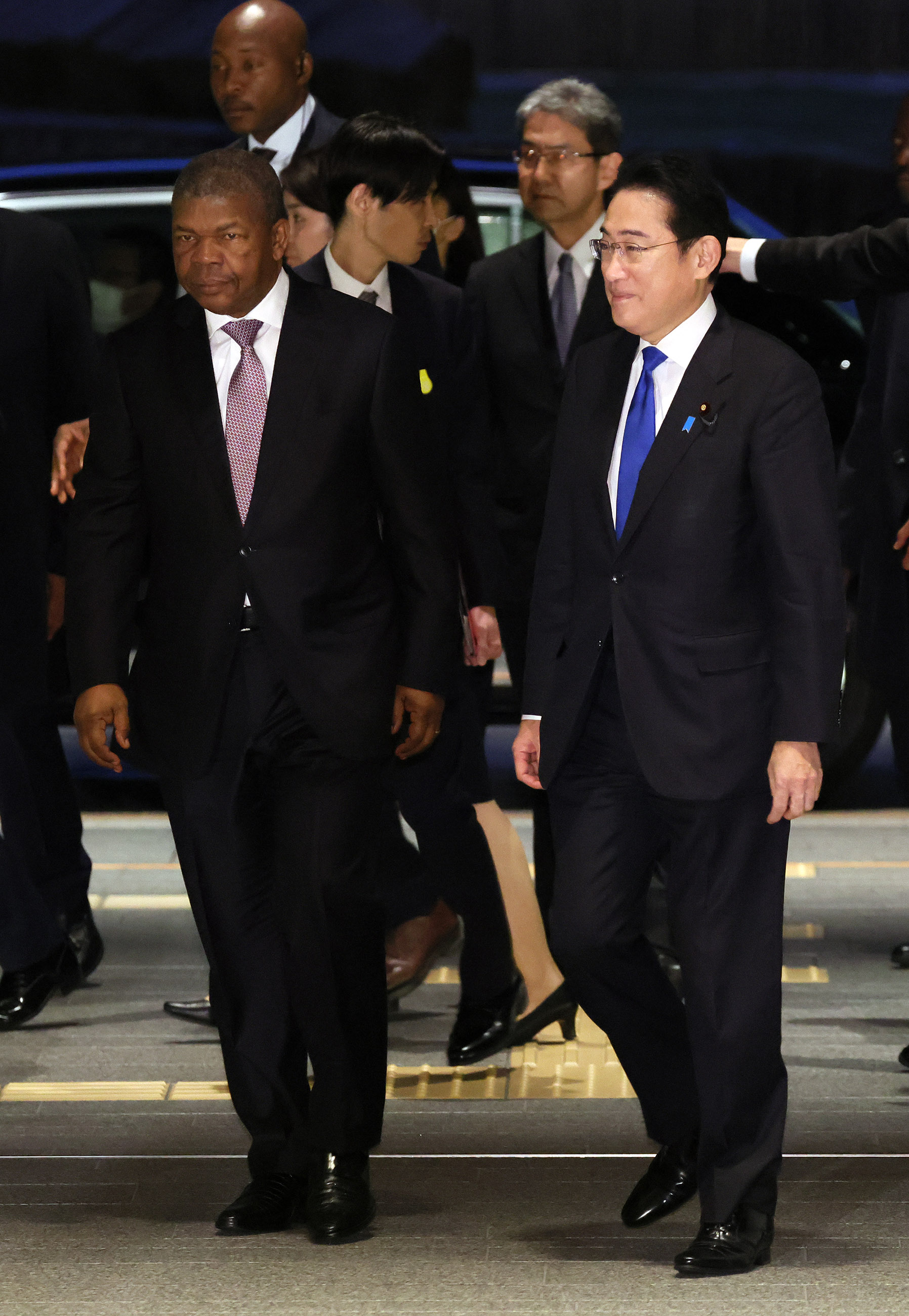 ロウレンソ・アンゴラ大統領を出迎える岸田総理