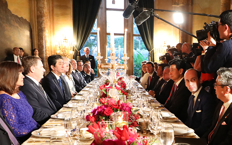 トランプ大統領夫妻との夕食会１