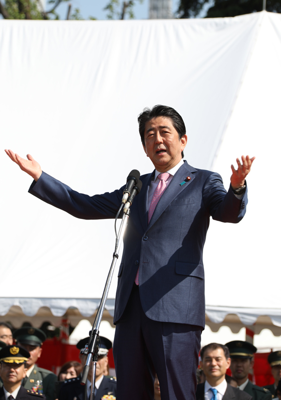 挨拶をする安倍総理