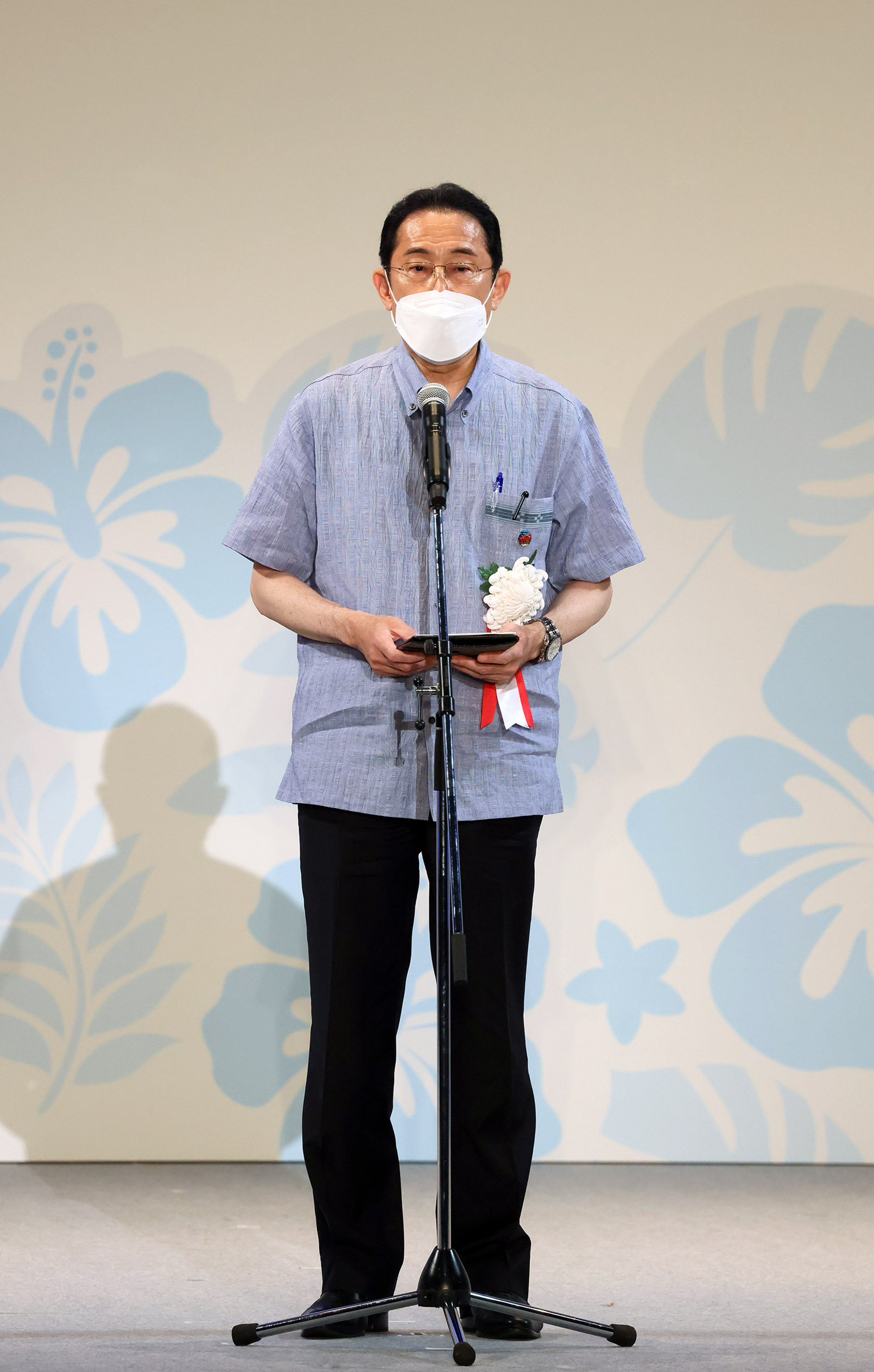 挨拶する岸田総理