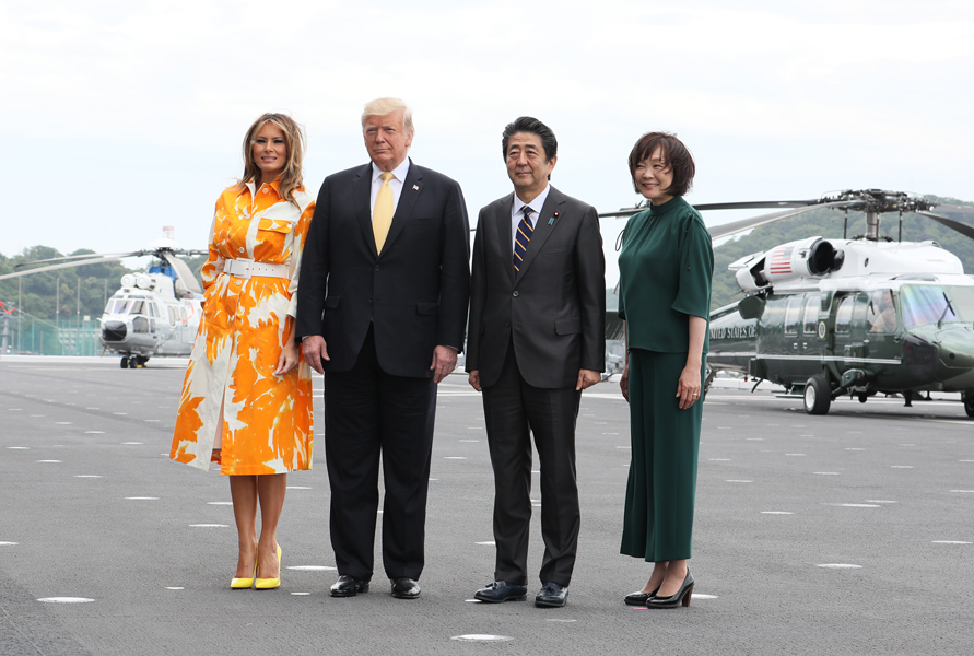 日米両首脳夫妻による護衛艦「かが」訪問