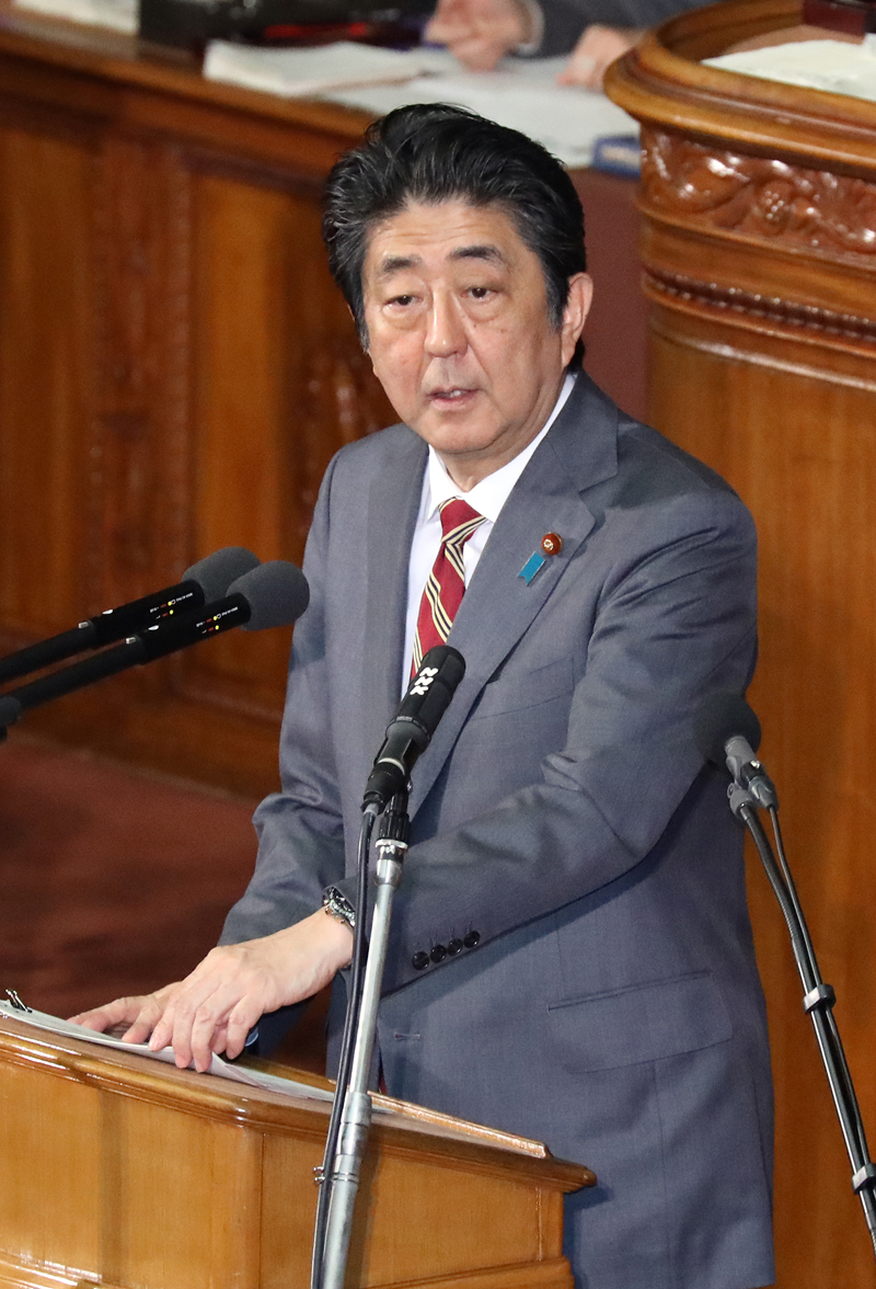 答弁する安倍総理１