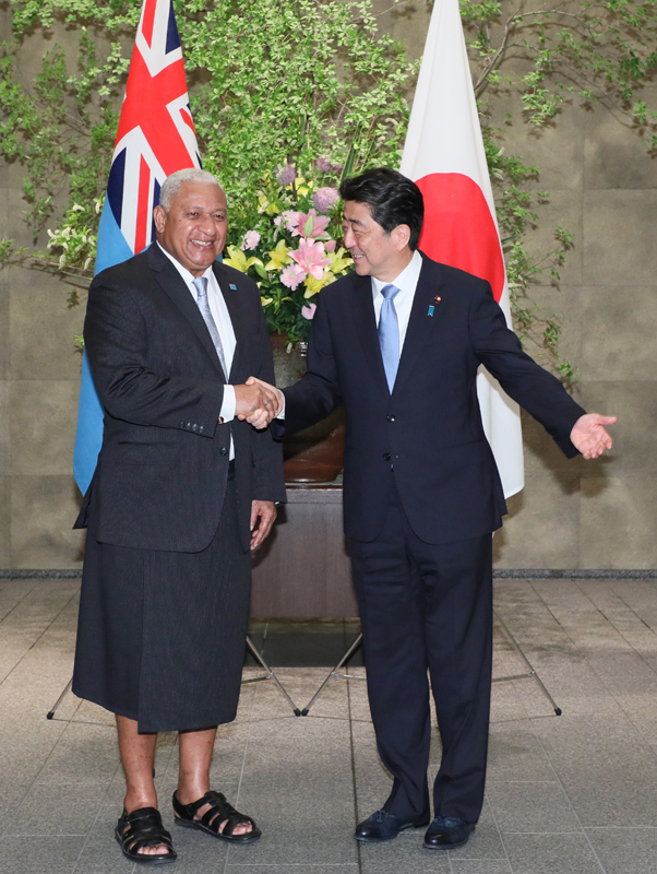 バイニマラマ首相を迎える安倍総理２