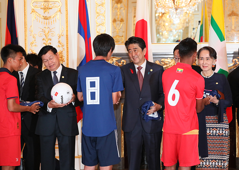 日本及びメコン諸国のサッカー選手代表との交流３