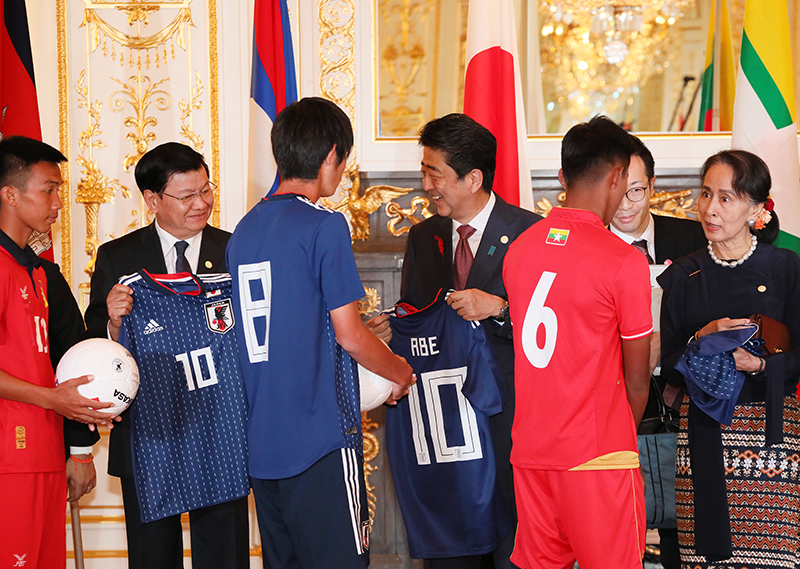 日本及びメコン諸国のサッカー選手代表との交流４