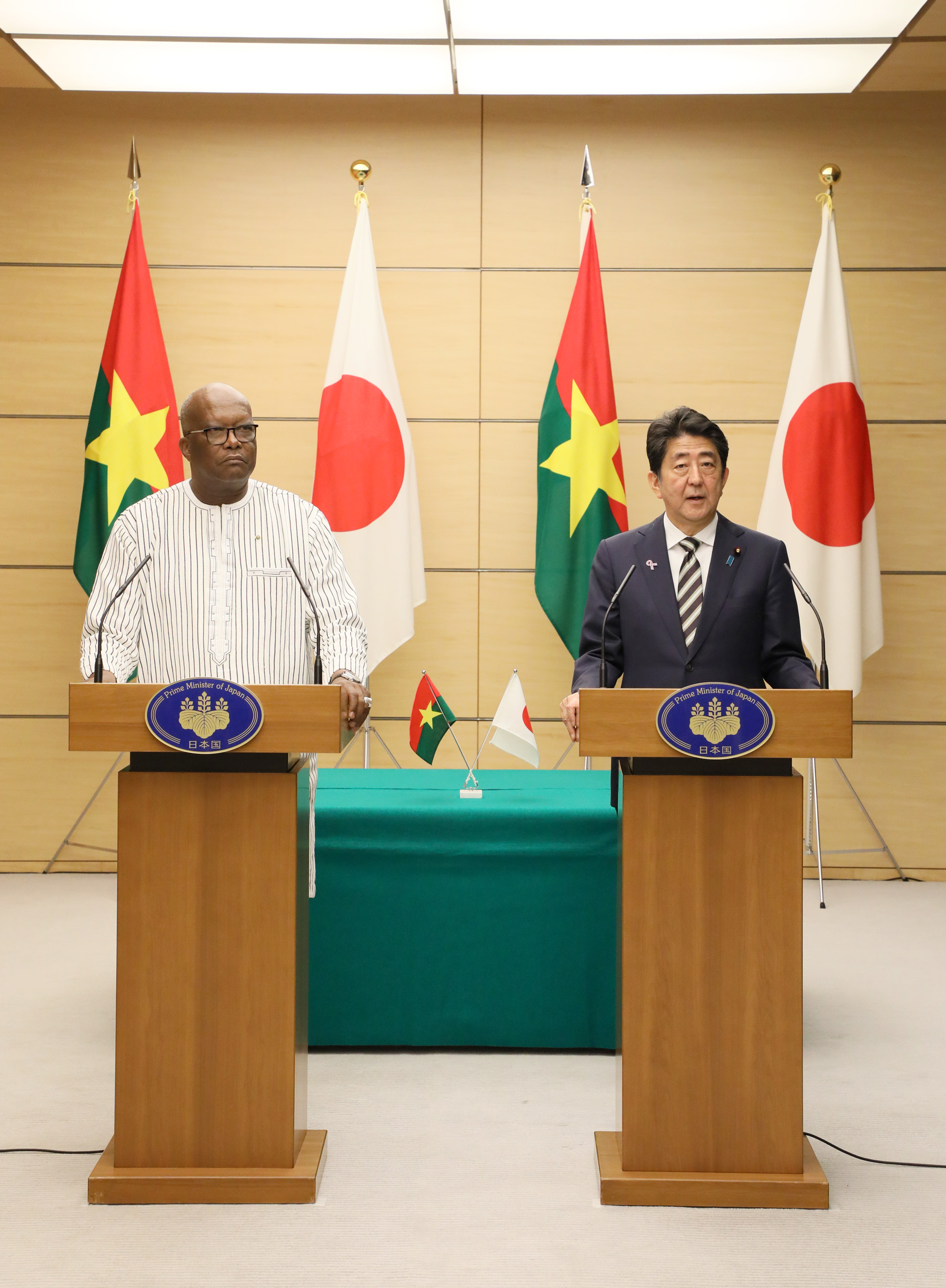 平成30年11月19日 日・ブルキナファソ首脳会談等 平成30年 総理の一日 ニュース 首相官邸ホームページ