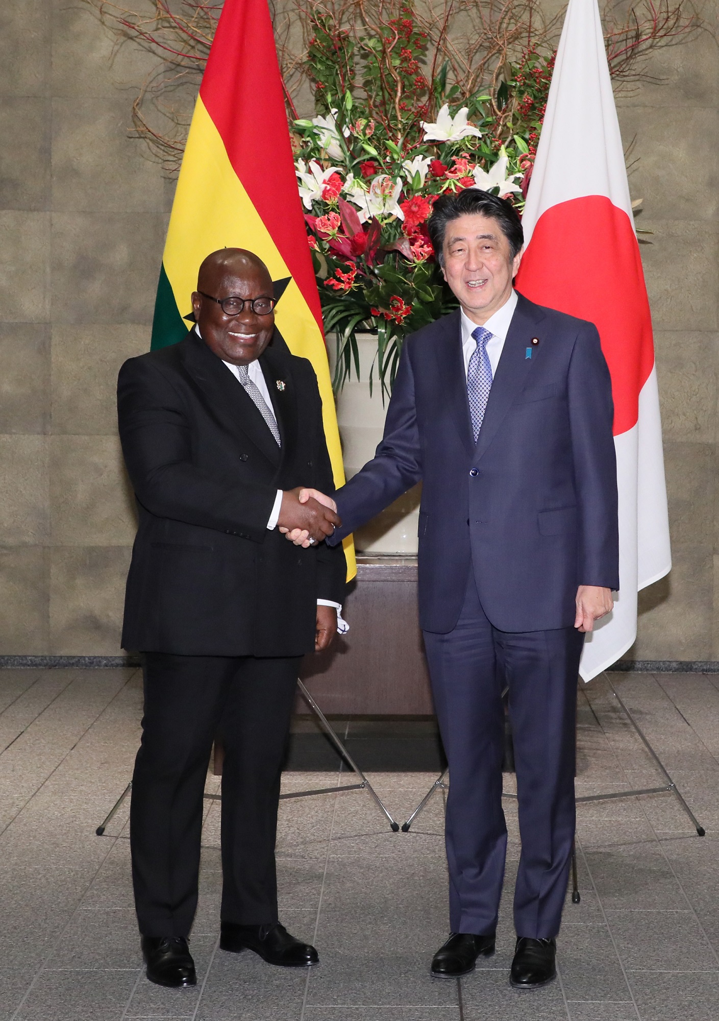 アクフォ＝アド・ガーナ大統領を迎える安倍総理